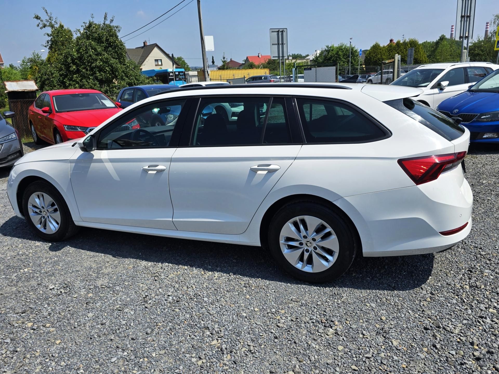 Škoda Octavia, 2.0TDI 85KW AMBI+ NEHAVAR ČR - fotka 2
