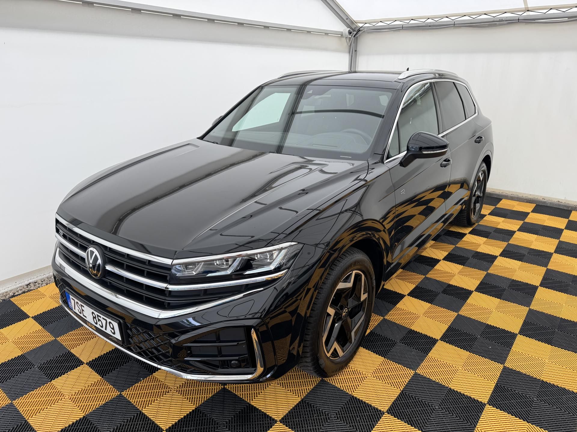 Volkswagen Touareg, 3.0Tdi*1-MAJ*DPH*HUD*R-LINE*