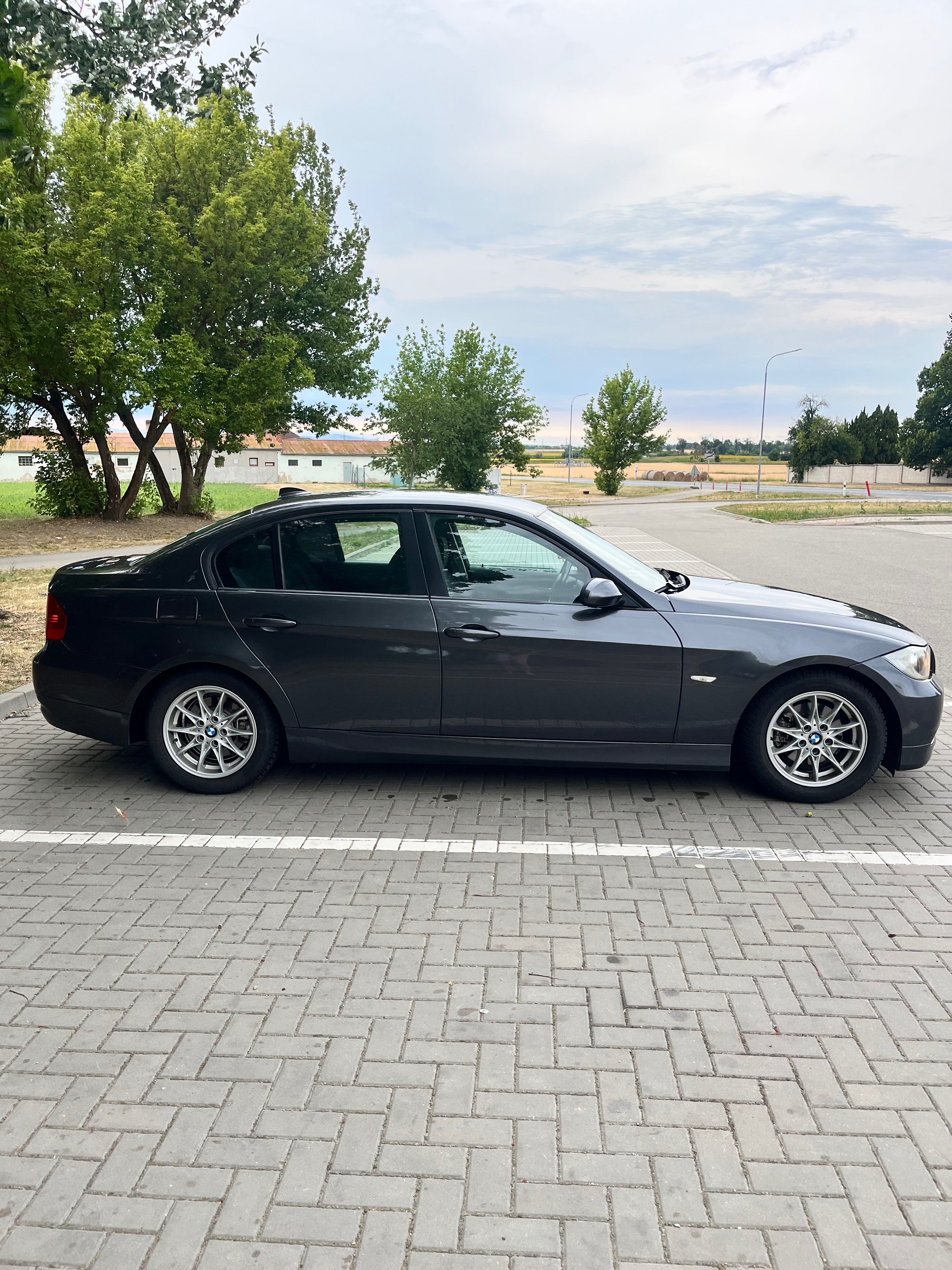 BMW Řada 3, BMW 318d 2007 - fotka 3