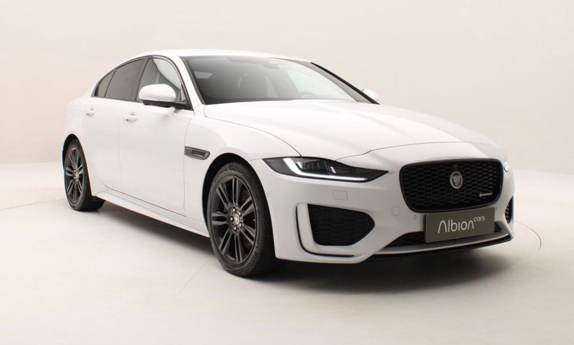 Jaguar XE, 2.0D RWD - fotka 2