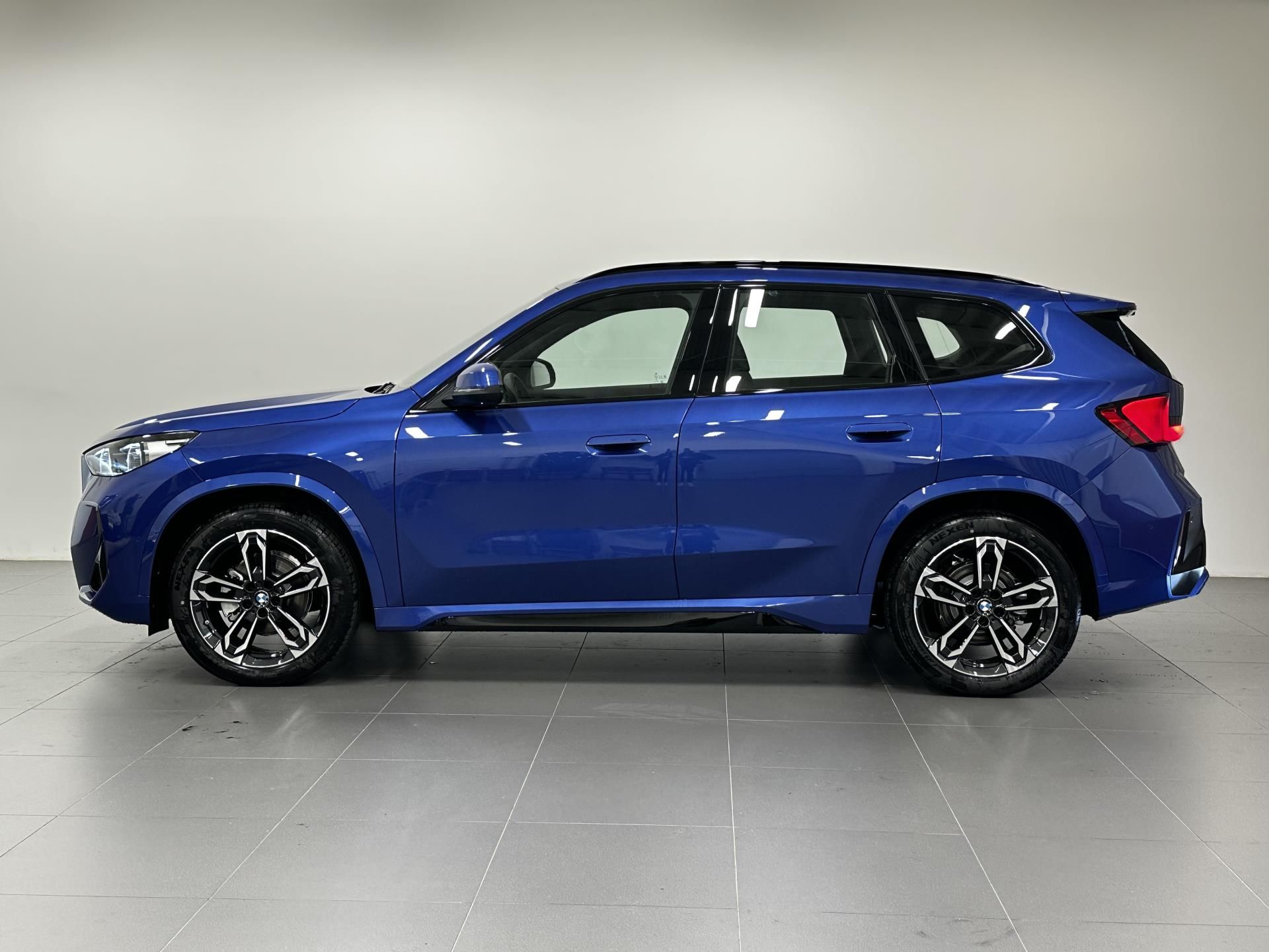 BMW iX1, iX1 eDrive20 - fotka 2