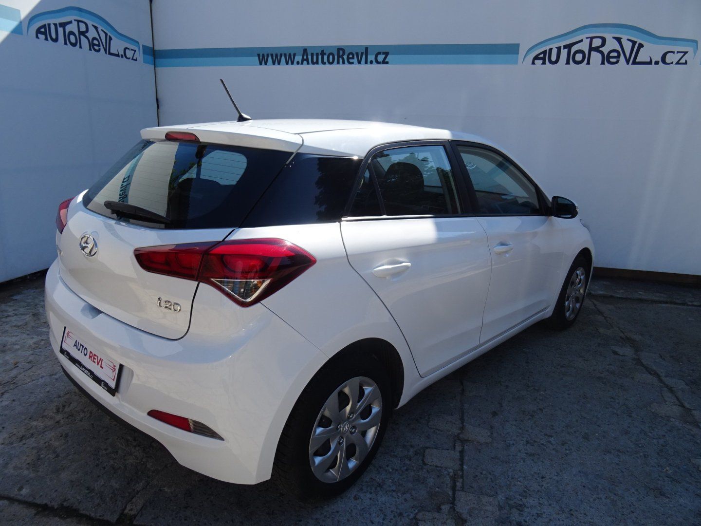 Hyundai i20, 1.2i,1maj,S.kniha,klima - fotka 4