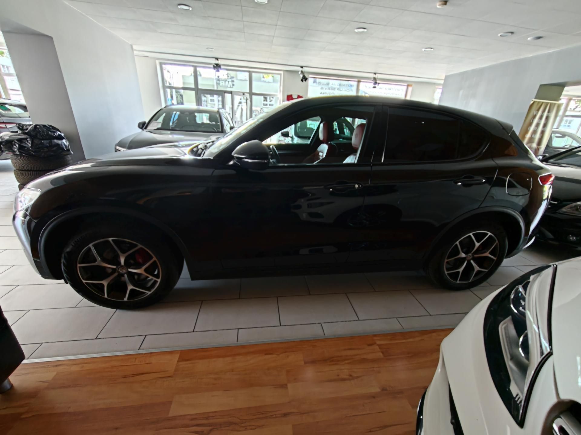 Alfa Romeo Stelvio, 2,2d 154kW Q4 - fotka 4