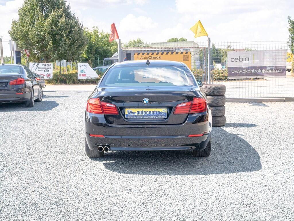 BMW Řada 5, 2.0D 135KW mat – NOVÉ V ČR - fotka 6