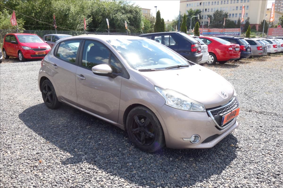 Peugeot 208, 1,4 i 70KW, ČR, KLIMATIZACE.