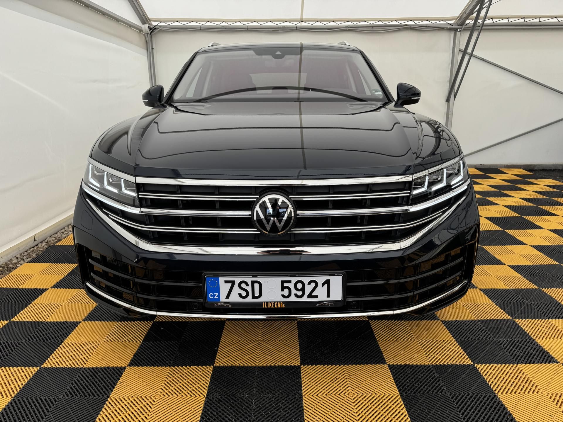 Volkswagen Touareg, 3.0Tdi*1-MAJ*DPH*ELEGANCE* - fotka 3