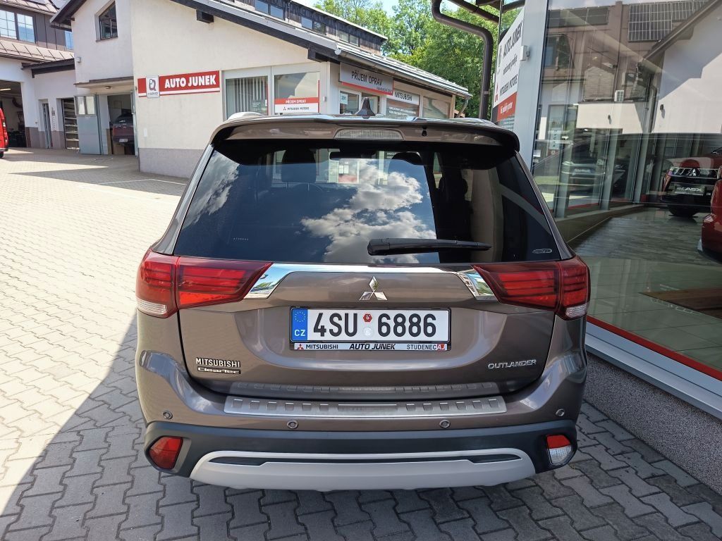 Mitsubishi Outlander, 2.0MI CVT 4WD Instyle + - fotka 4