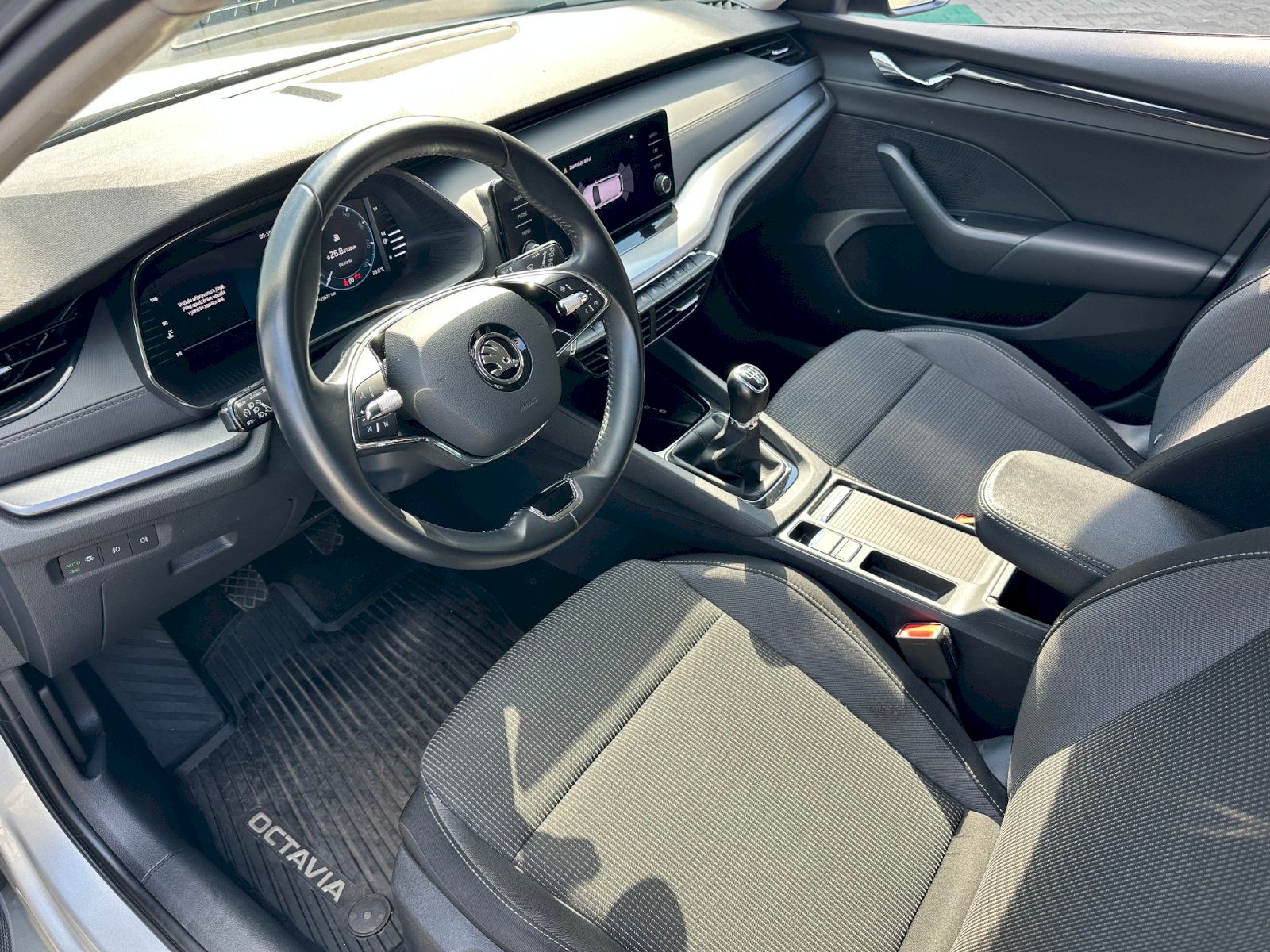 Škoda Octavia, 2.0 TDI 85kW Ambition Combi - fotka 6
