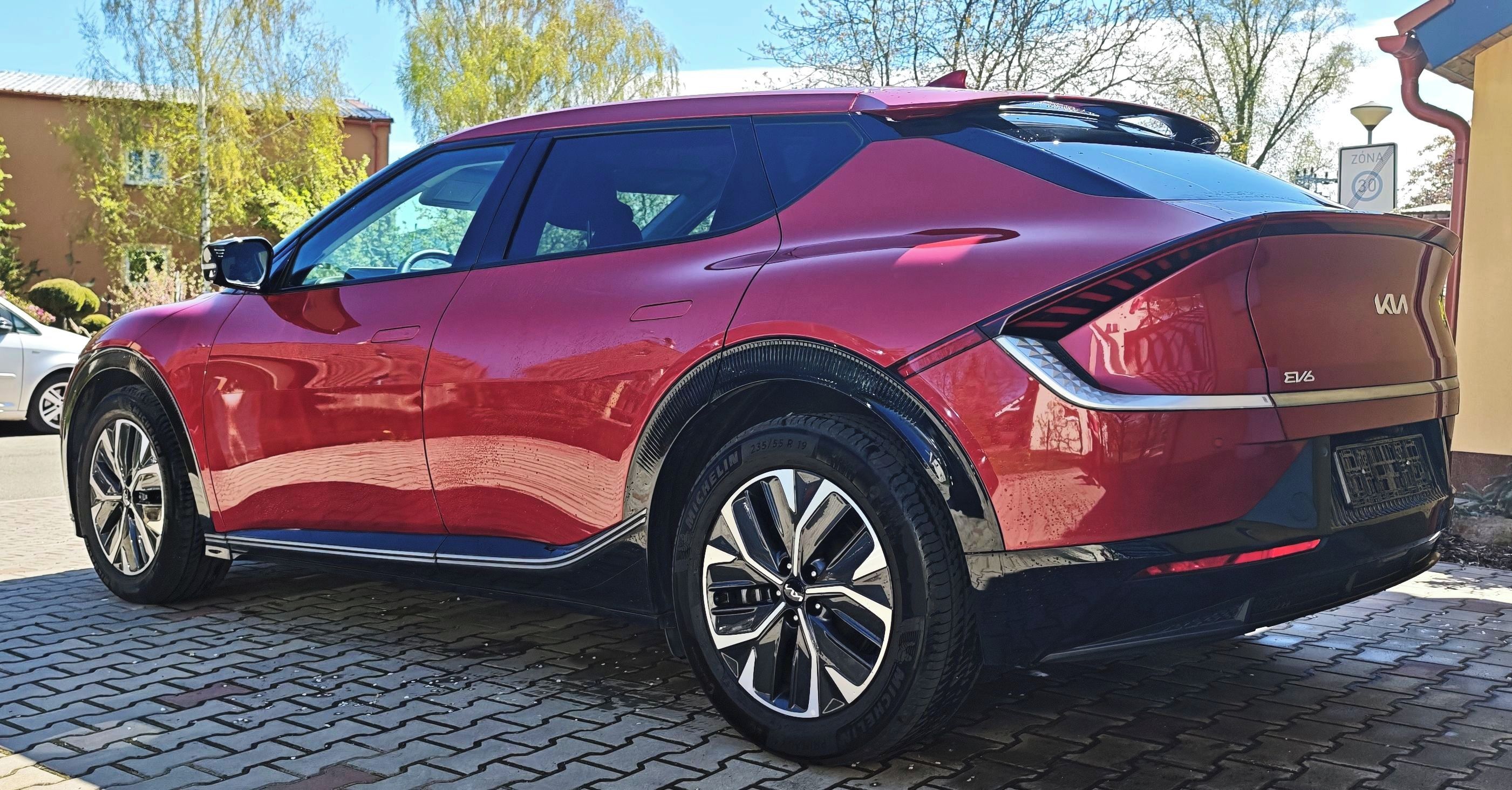 Kia EV6, baterie 77kWh RWD WLTP 528 km - fotka 4