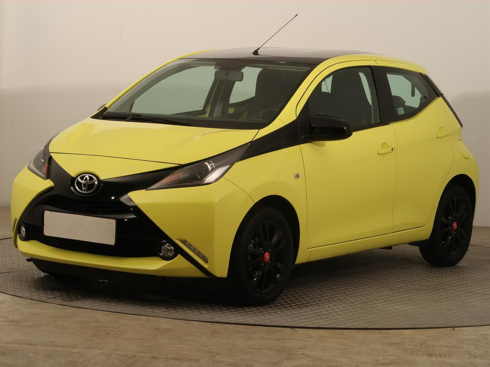 Toyota Aygo, 1.0 VVT-i, x-cite, ČR,1.maj - fotka 2