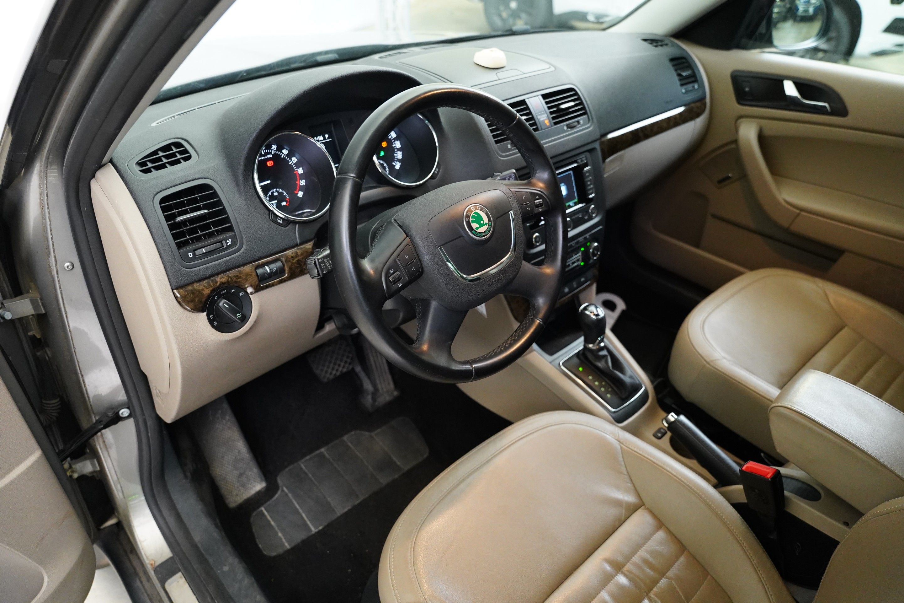 Škoda Yeti, 2.0 TDI 103kW DSG 4x4 Elegance - fotka 5