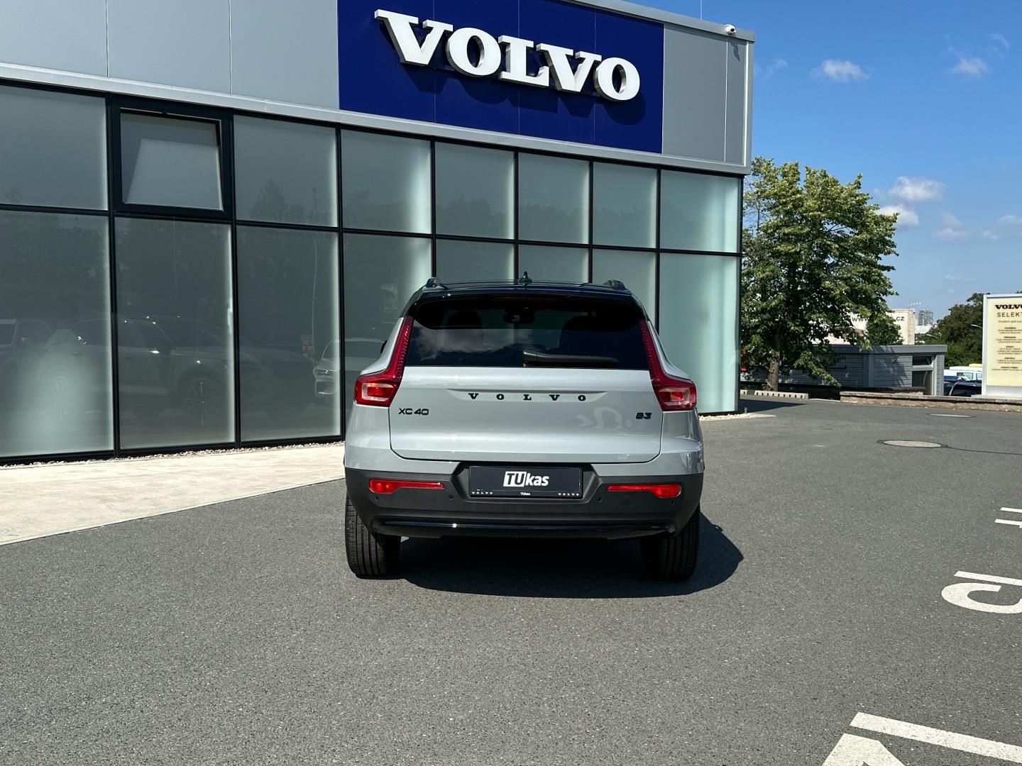 Volvo XC40, 2.0B3 120kW ULTRA BLACK EDITIO - fotka 5