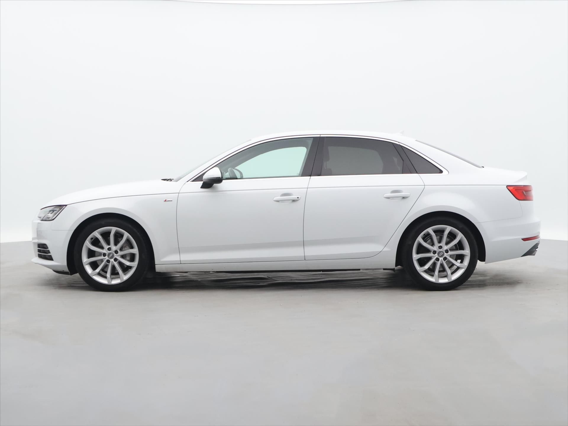 Audi A4, 2,0 TDI 140 kW S-Line S-Tronic - fotka 4