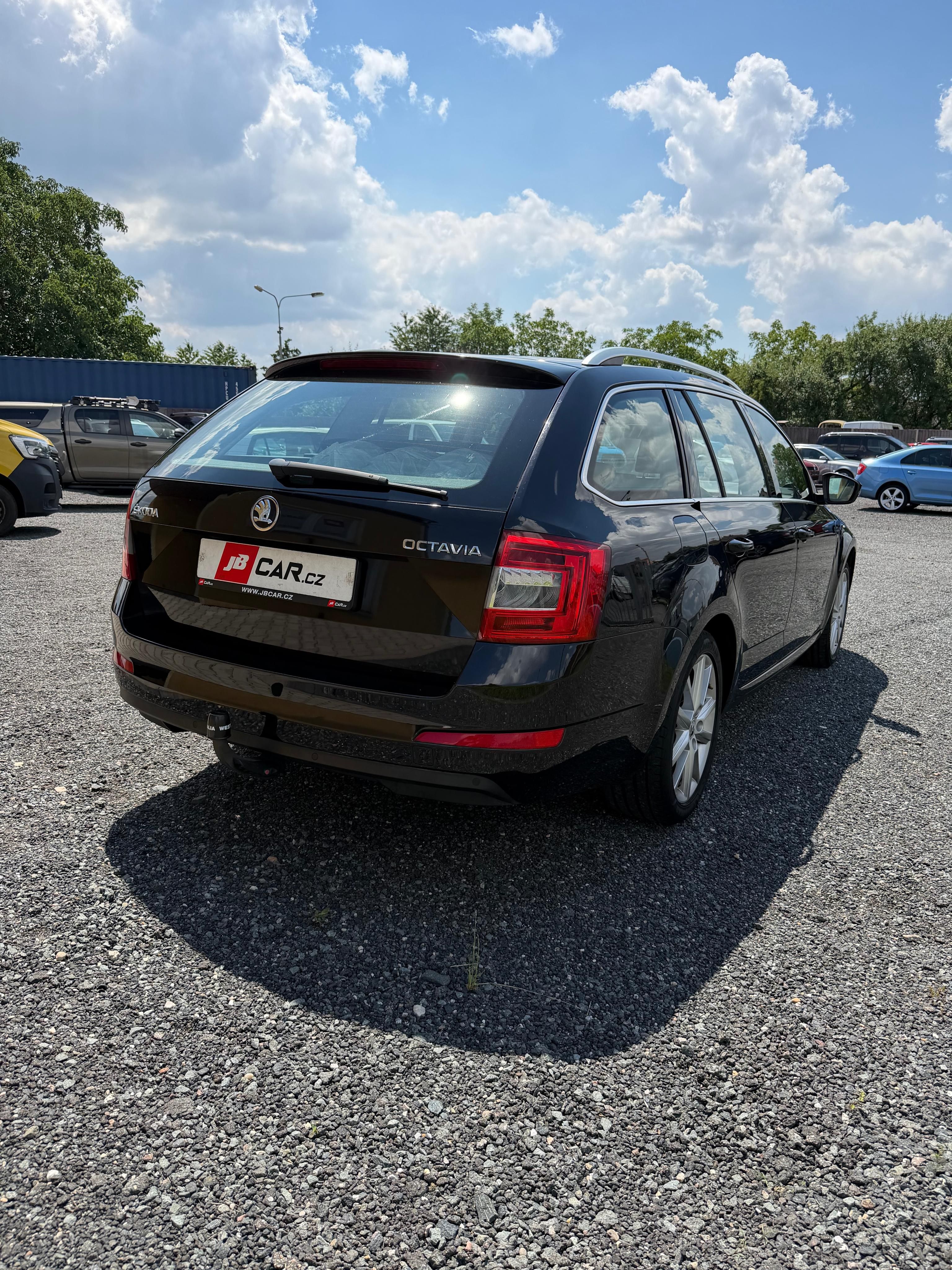 Škoda Octavia, 1.4 TSI 110 kW XEN NAVI 1.MAJ - fotka 4