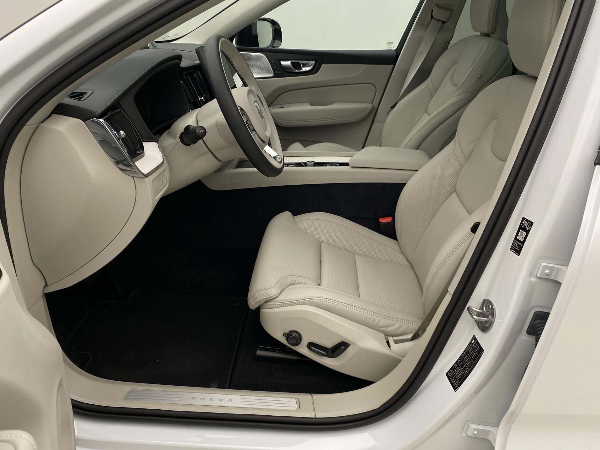 Volvo XC60, T8 AWD RECHARGE DARK ULTRA CZ - fotka 3