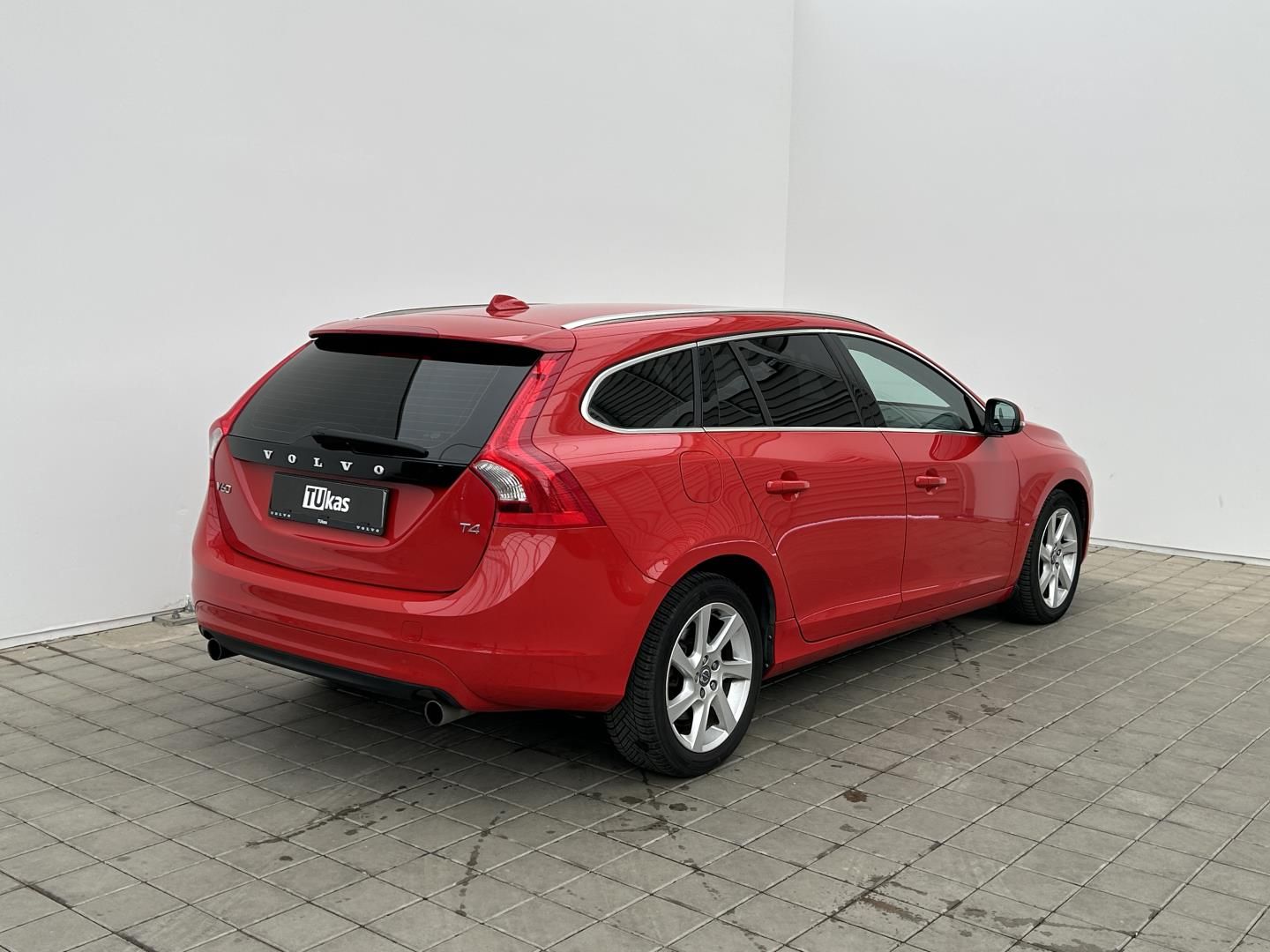Volvo V60, 1.6T4 132kW Summum - fotka 5