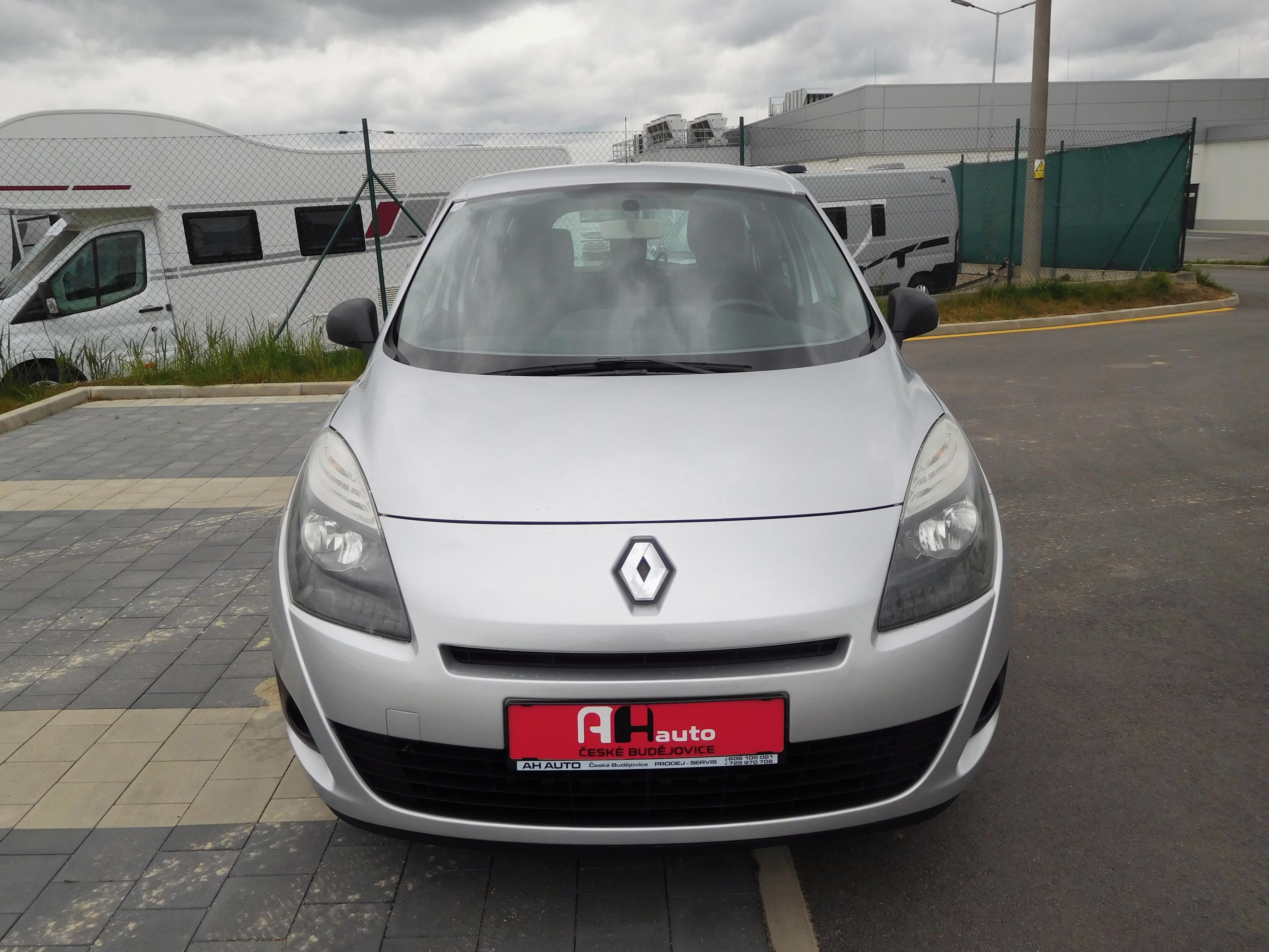 Renault Grand Scénic, 1.6i 16V, 81 kW, Klima - fotka 6