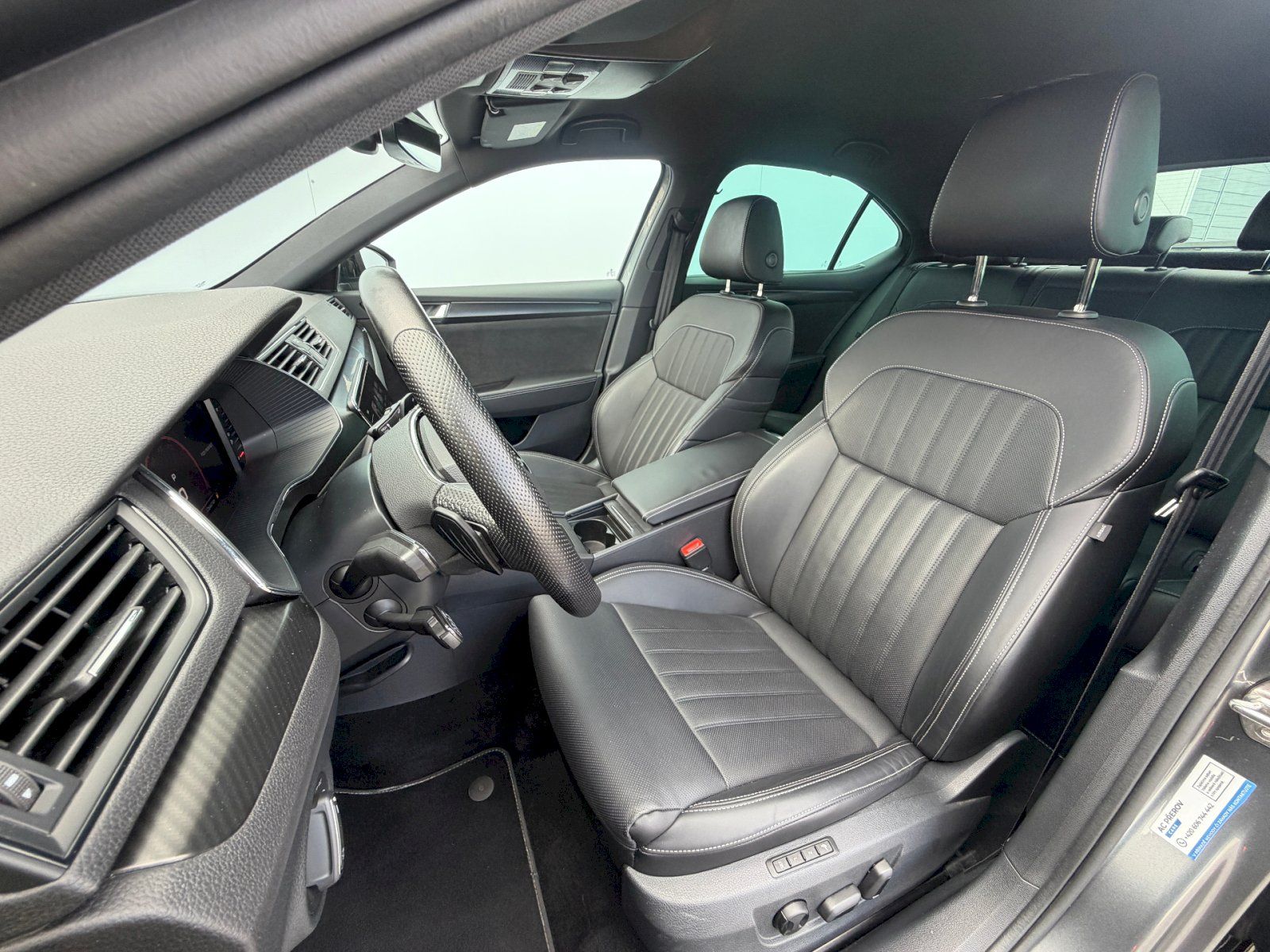 Škoda Superb, 2.0 TDI 147kW DSG 4x4 SportLin - fotka 6