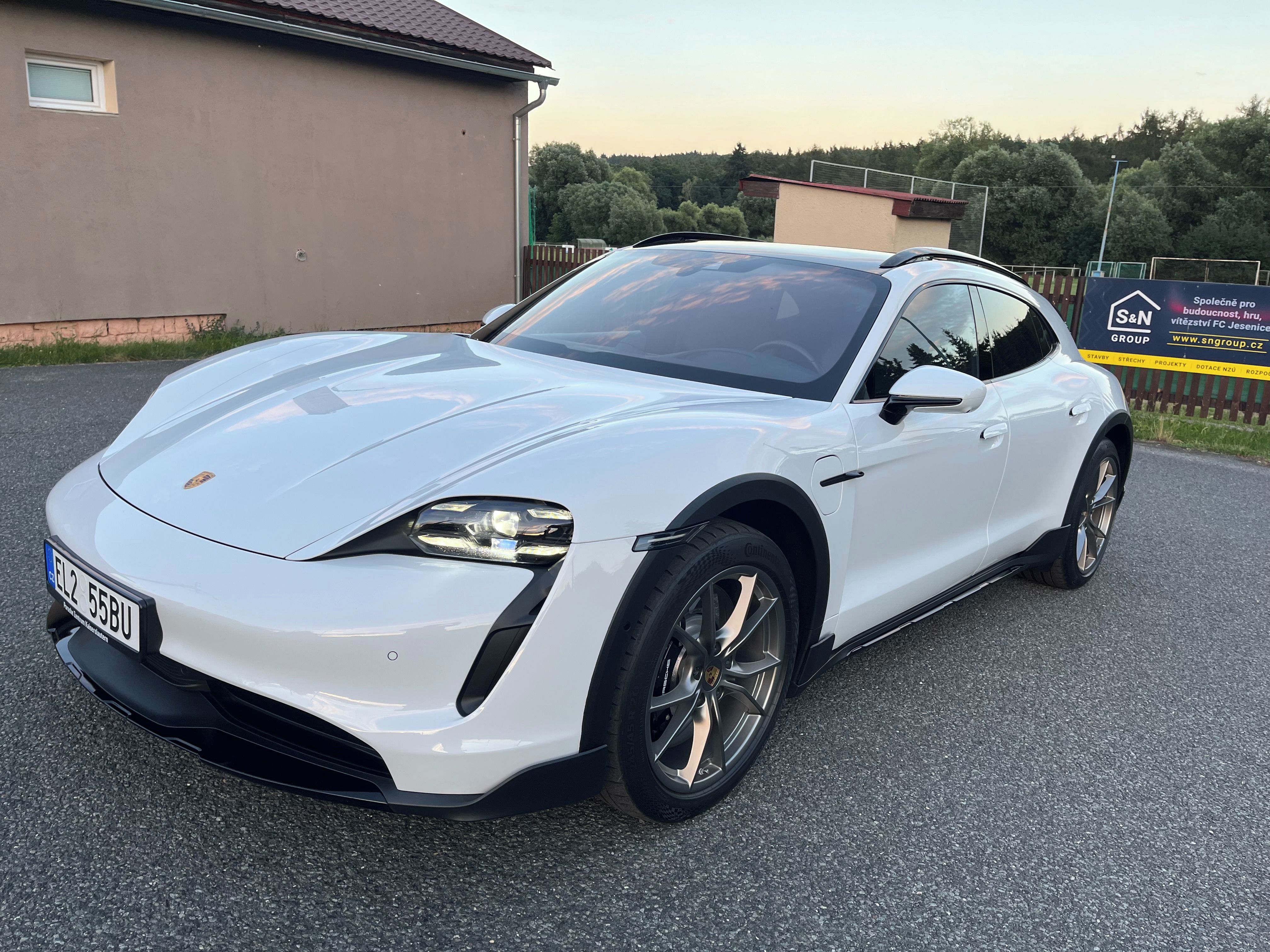 Porsche Taycan, Porsche Taycan 4S