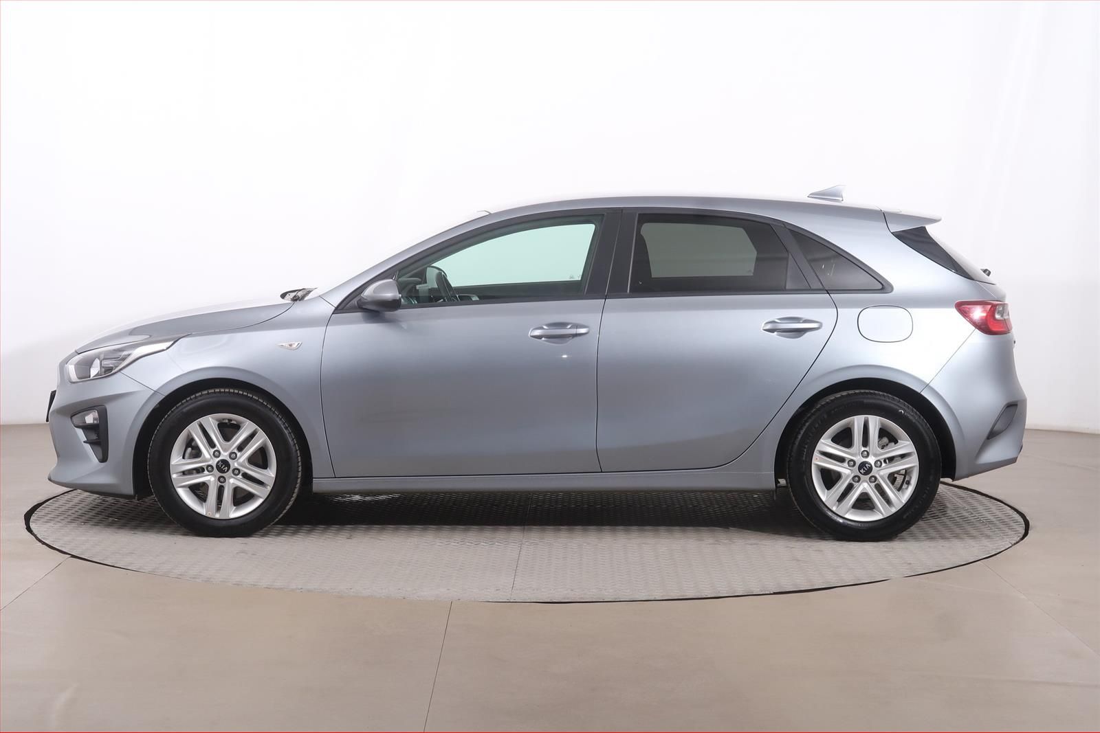 Kia Cee´d, 1.0 T-GDI, Silver, Serv.kniha - fotka 3