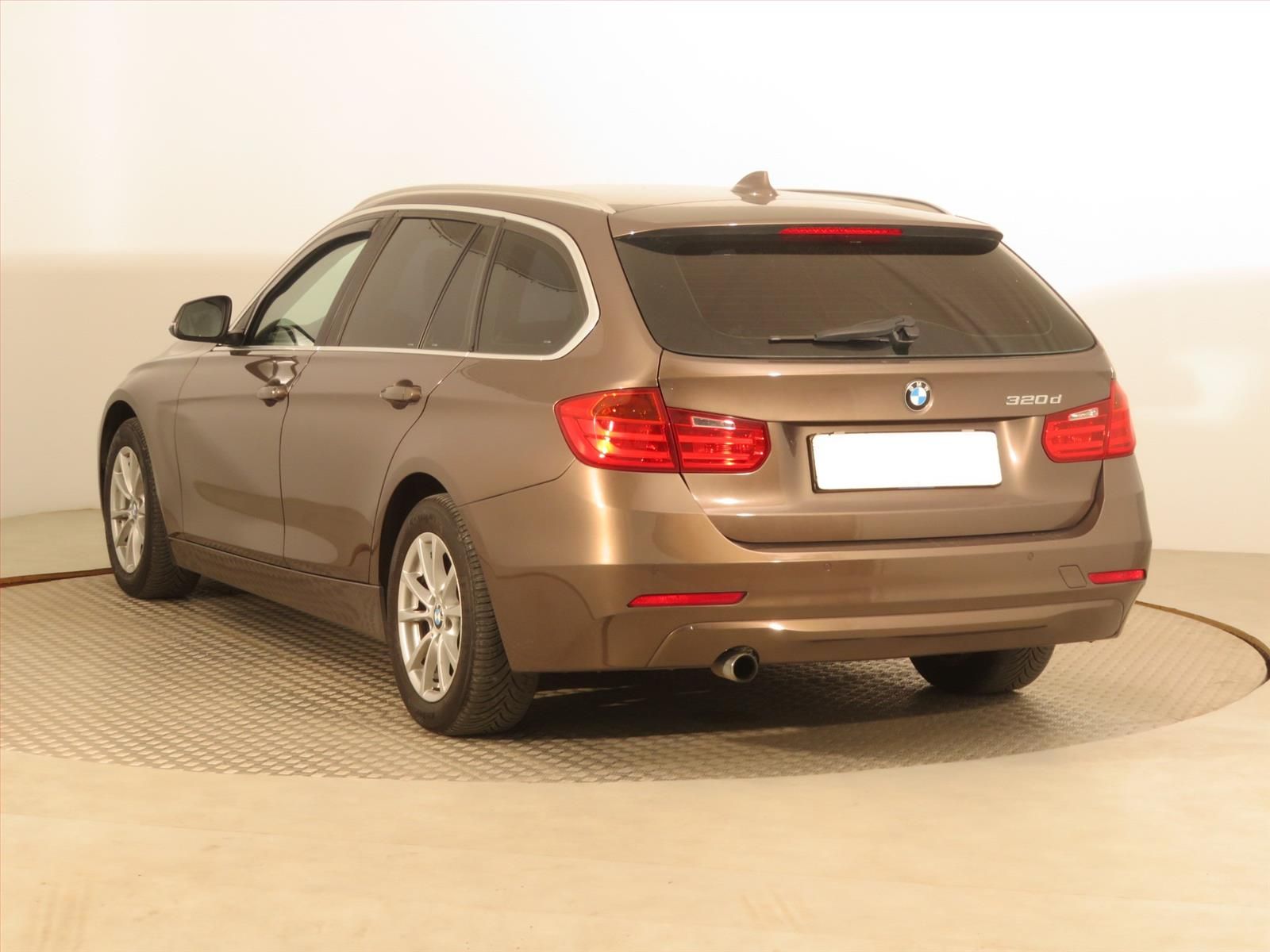 BMW Řada 3, 320 d - fotka 4