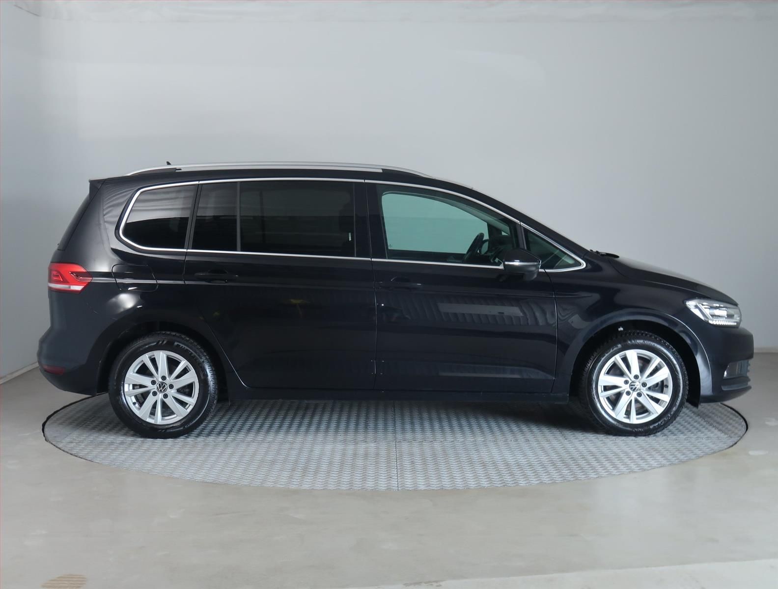 Volkswagen Touran, 1.5 TSI, Automat, ČR,1.maj - fotka 6