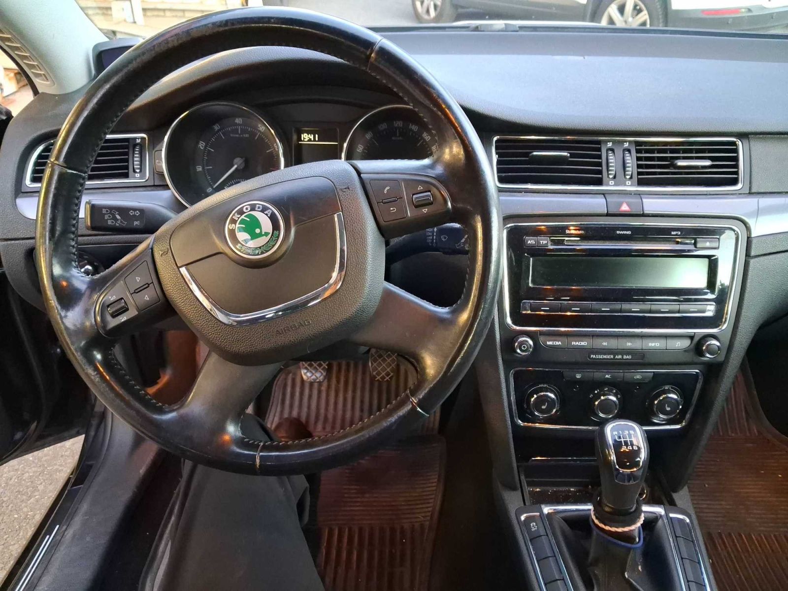 Škoda Superb, 1.4 TSI, Automatická klima - fotka 3