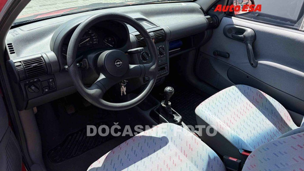 Opel Corsa, 1.2i,1.maj,ČR - fotka 3