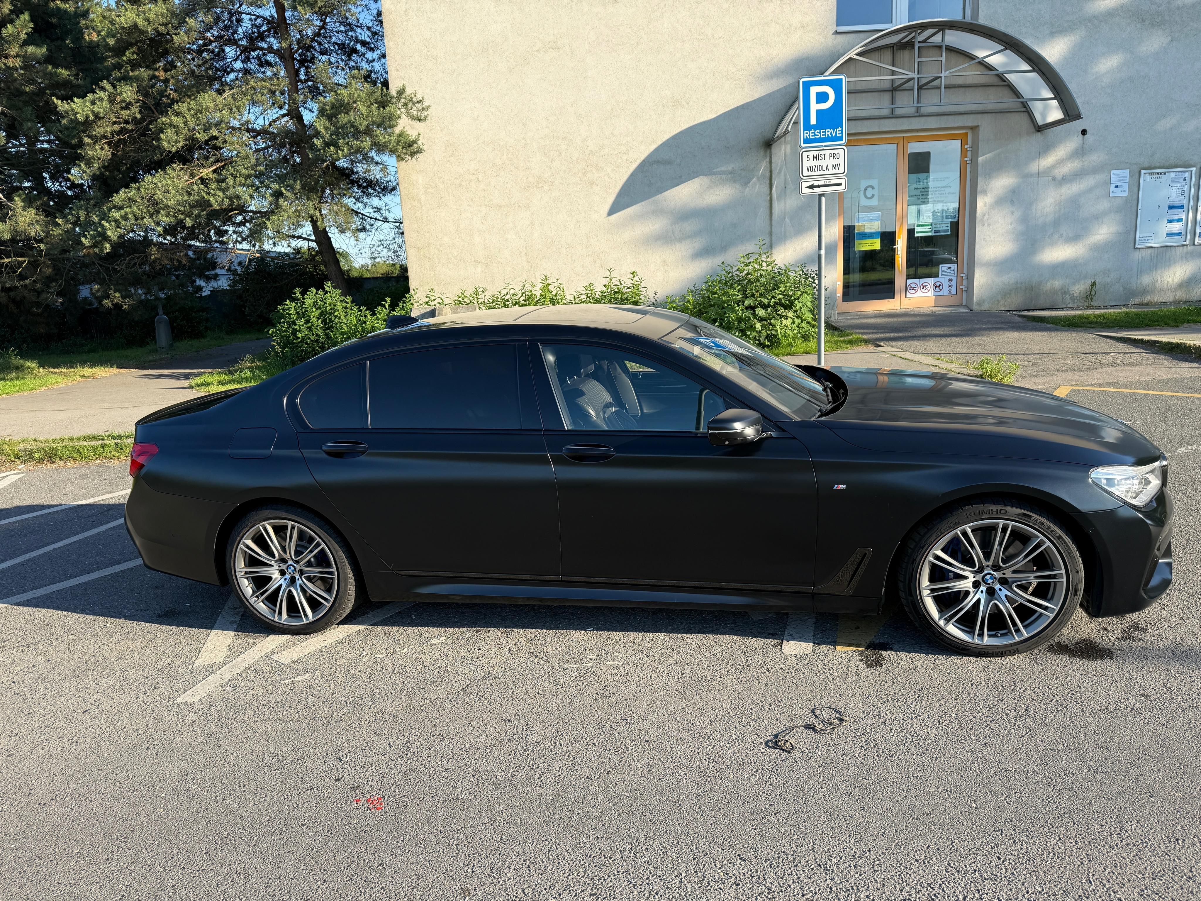 BMW Řada 7, BMW 750Ld BLACK FIRE EDITION - fotka 2