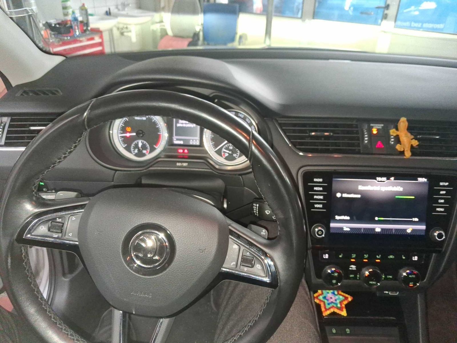 Škoda Octavia, 1.6 TDI, Automat - fotka 3