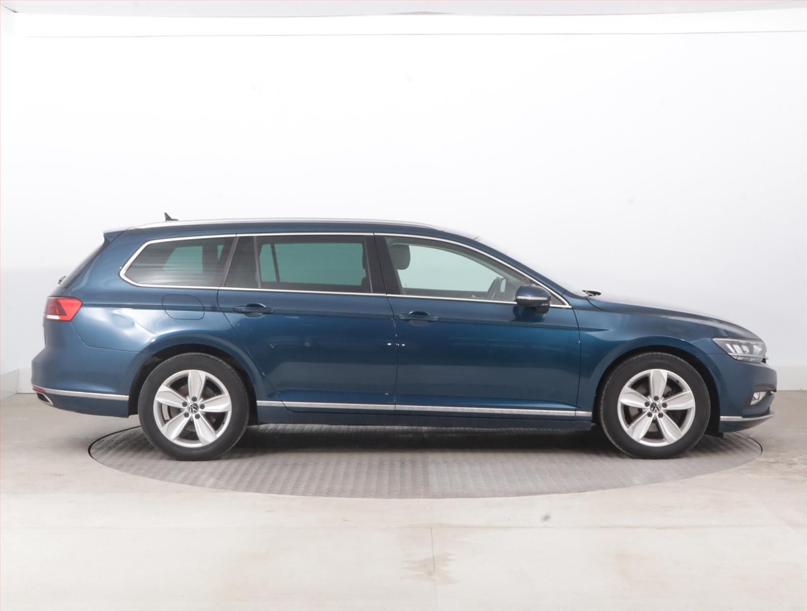 Volkswagen Passat, 2.0 TDI, Elegance, 4X4 - fotka 6