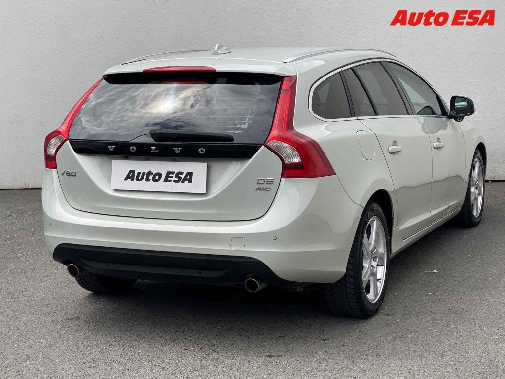 Volvo V60, 2.4 D5 - fotka 4