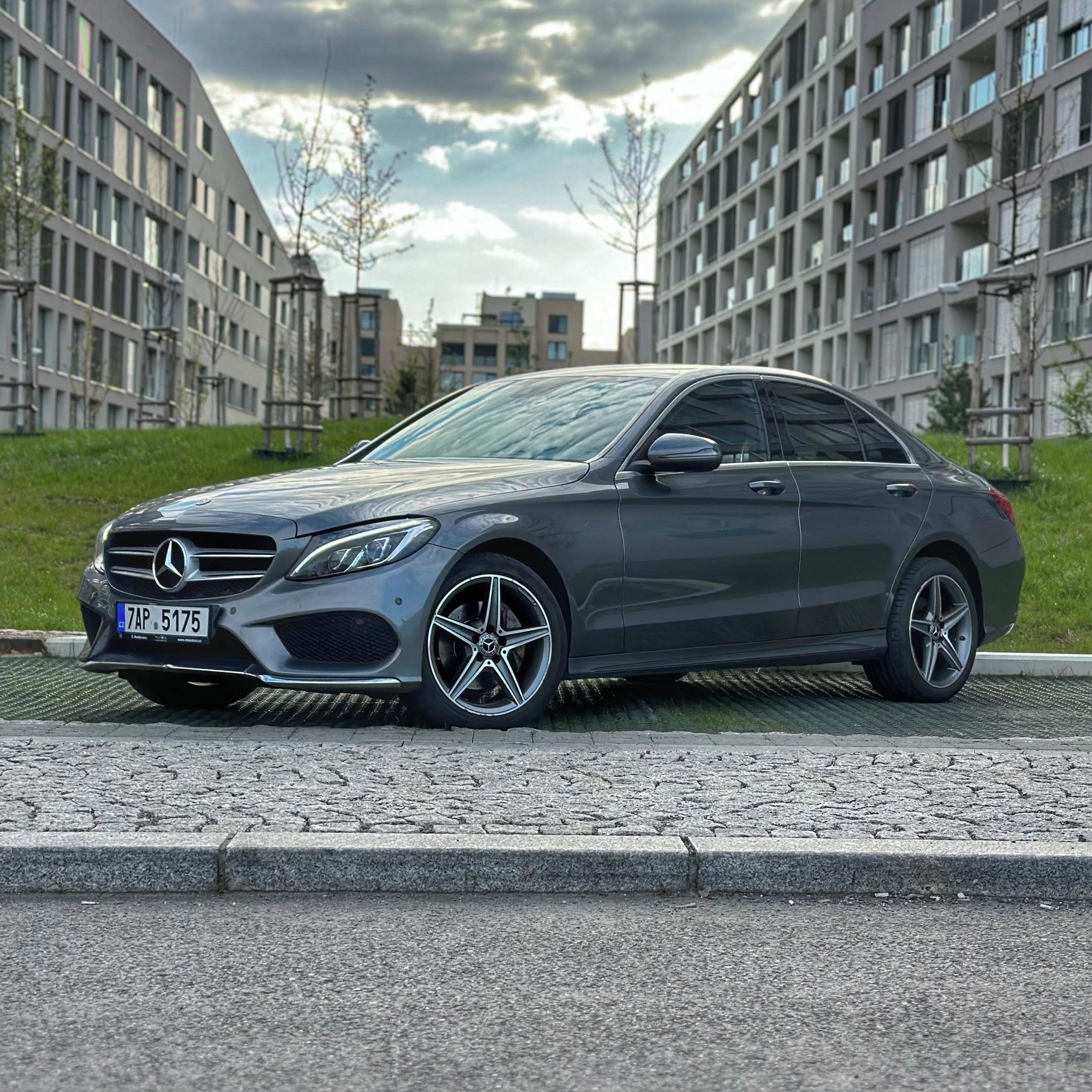 Mercedes-Benz Třídy C, 220 d 4MATIC AMG Line, 1. maji