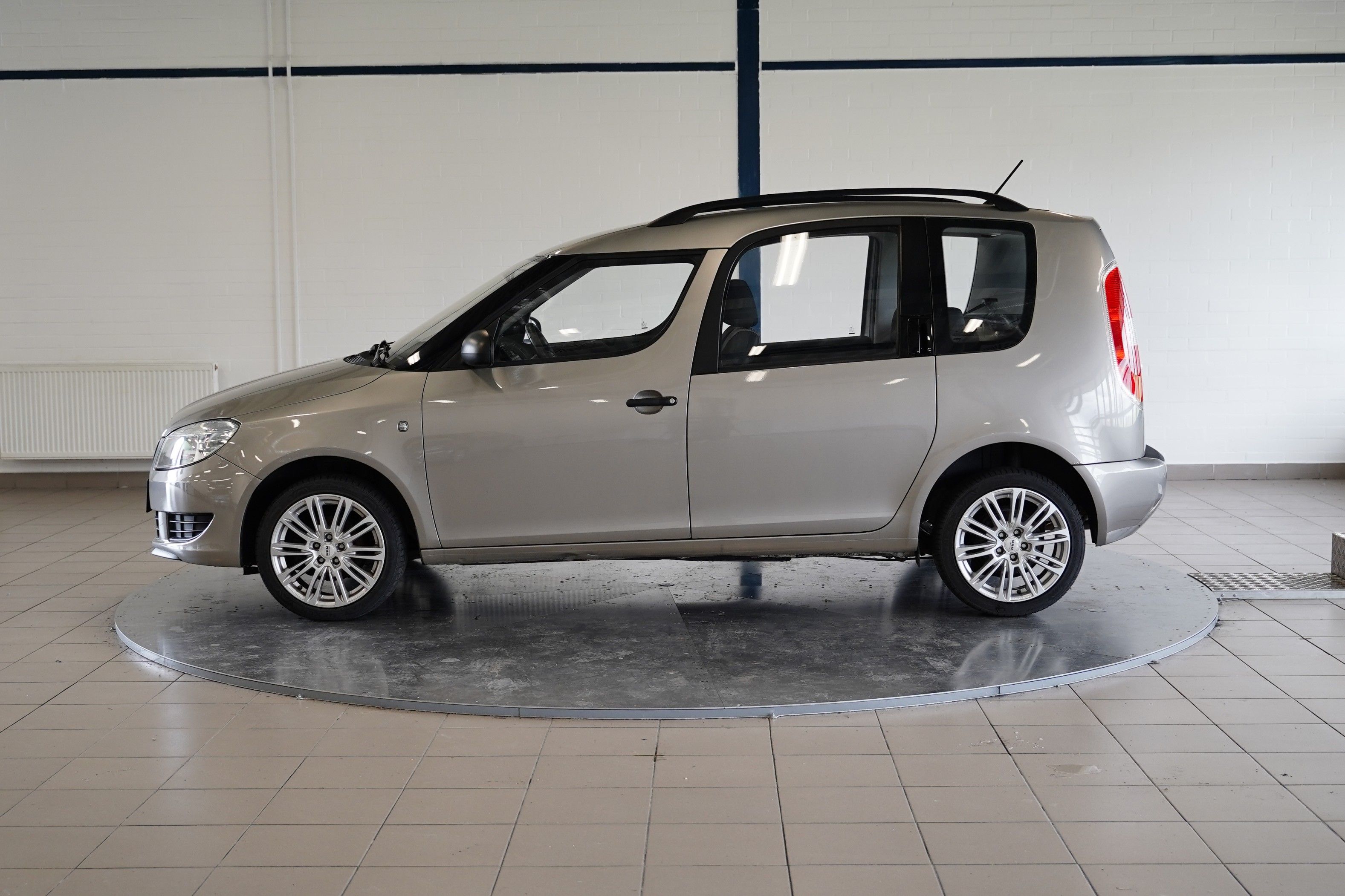 Škoda Roomster, 1.2 HTP 51 kW Active - fotka 3