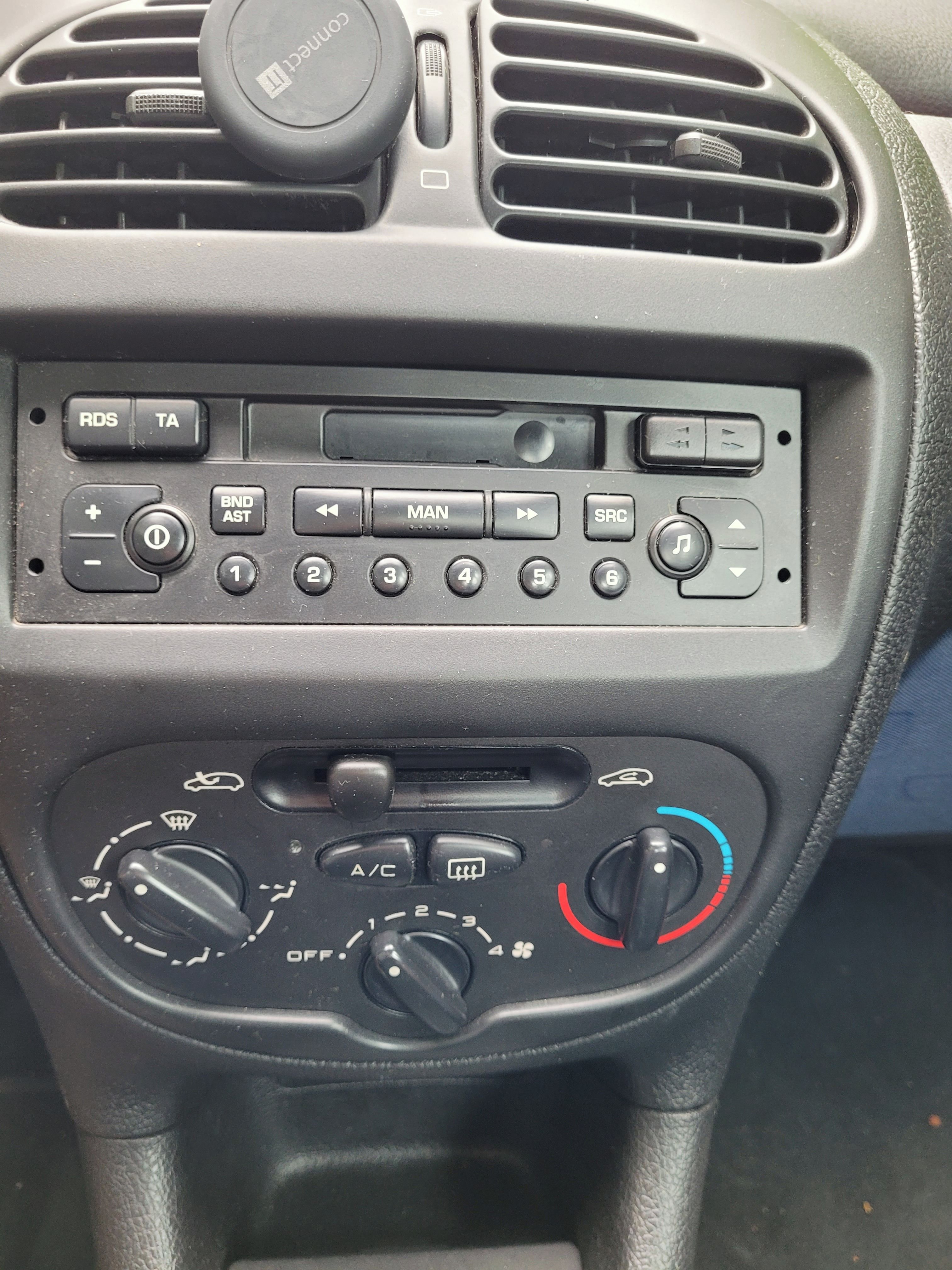 Peugeot 206, 1.4 top stav, čerstvě po servi - fotka 6