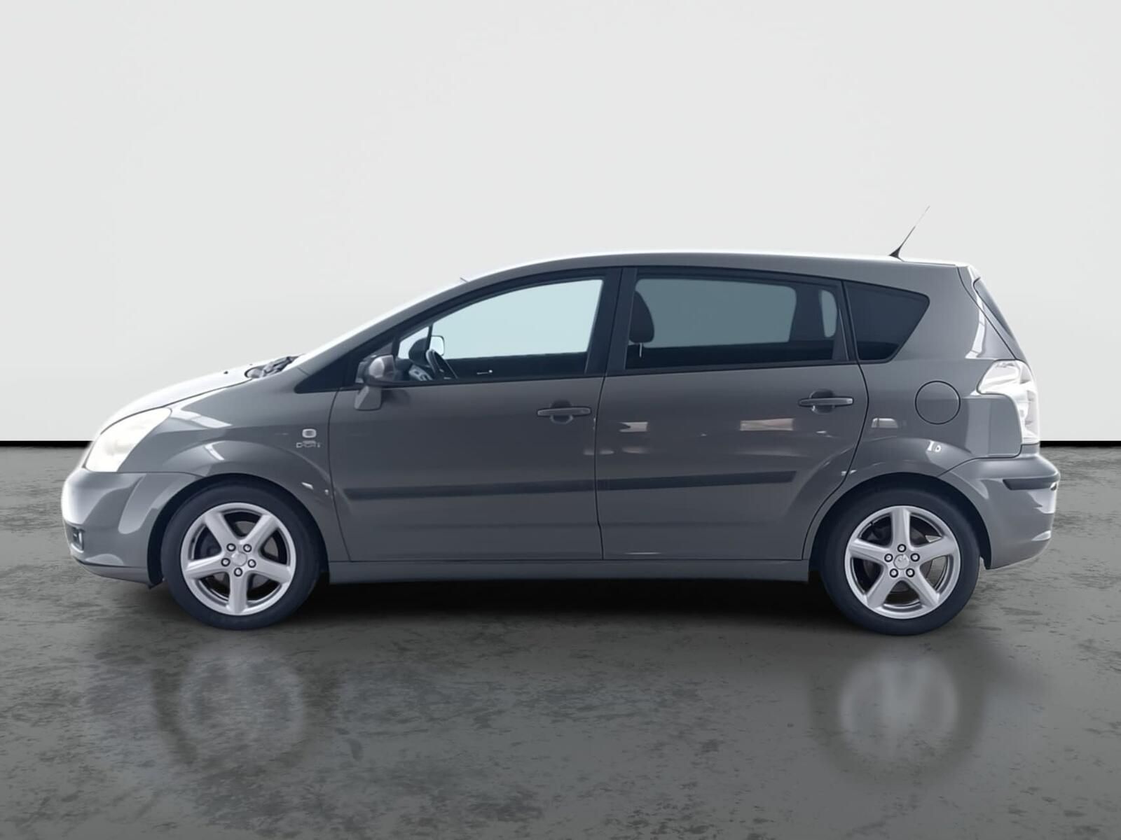 Toyota Corolla Verso, 2.2 D-4D, 7 míst - fotka 3