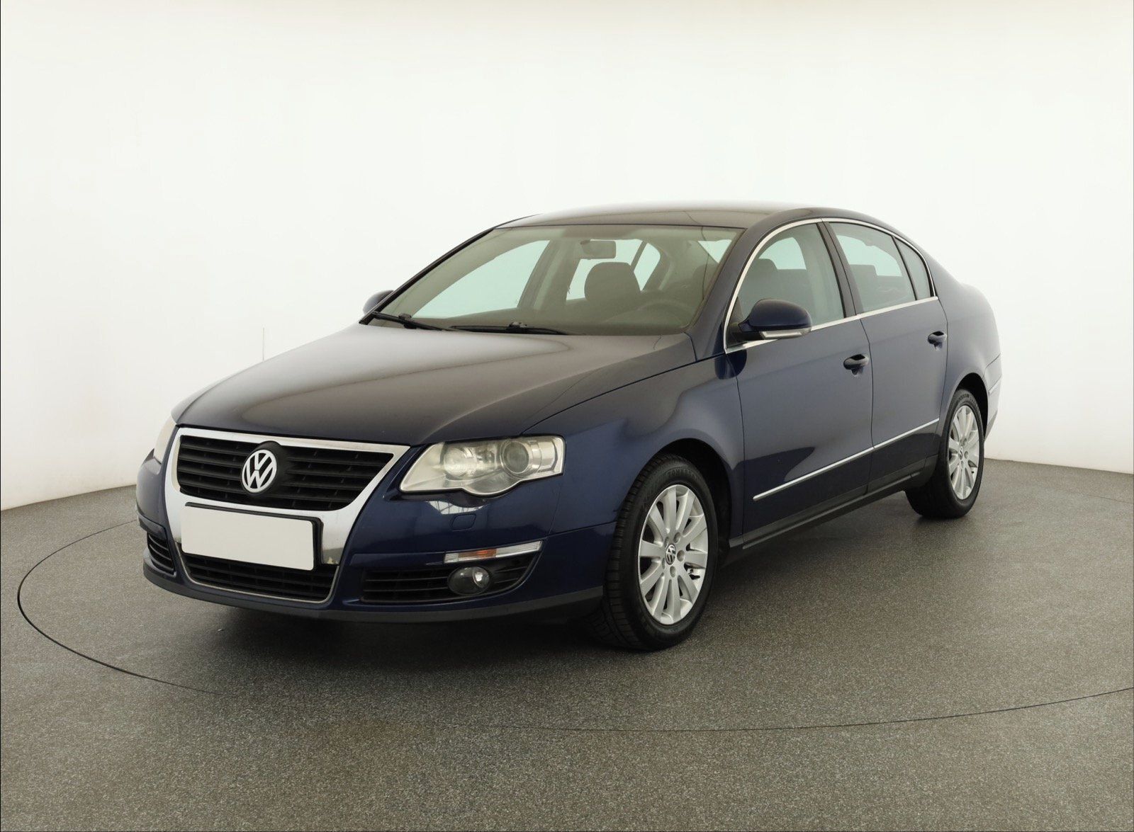 Volkswagen Passat, 2.0 TDI, po STK, Klima - fotka 2