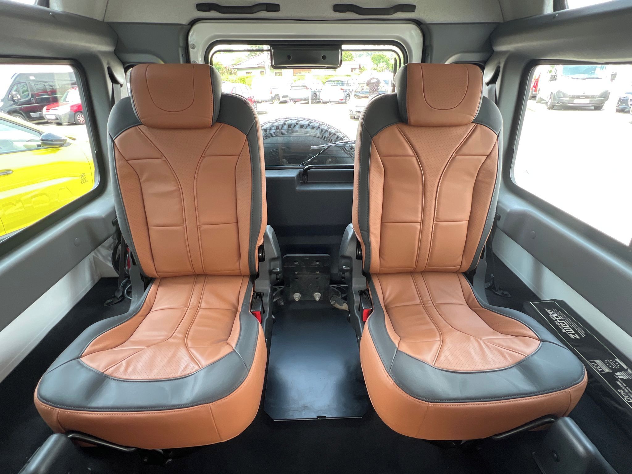 Land Rover Defender, 2.2 TD4 90 kW 2. majitel DPH - fotka 6