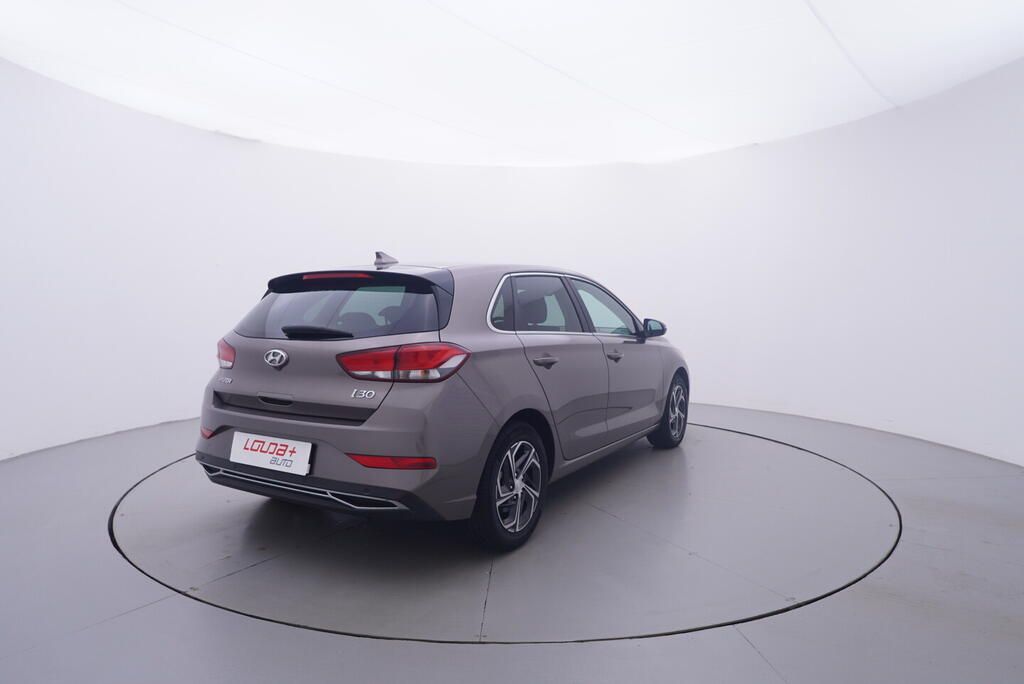 Hyundai i30, Smart 1.5 81 kW - fotka 5