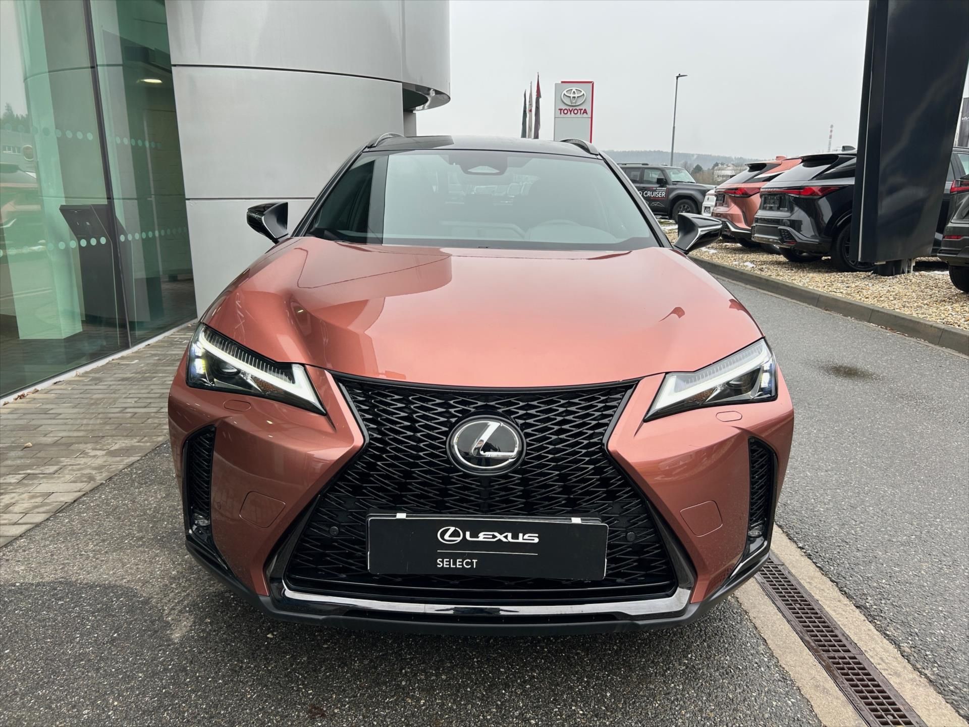 Lexus UX 300h, 2.0   F Sport Design Bi- Tone - fotka 3