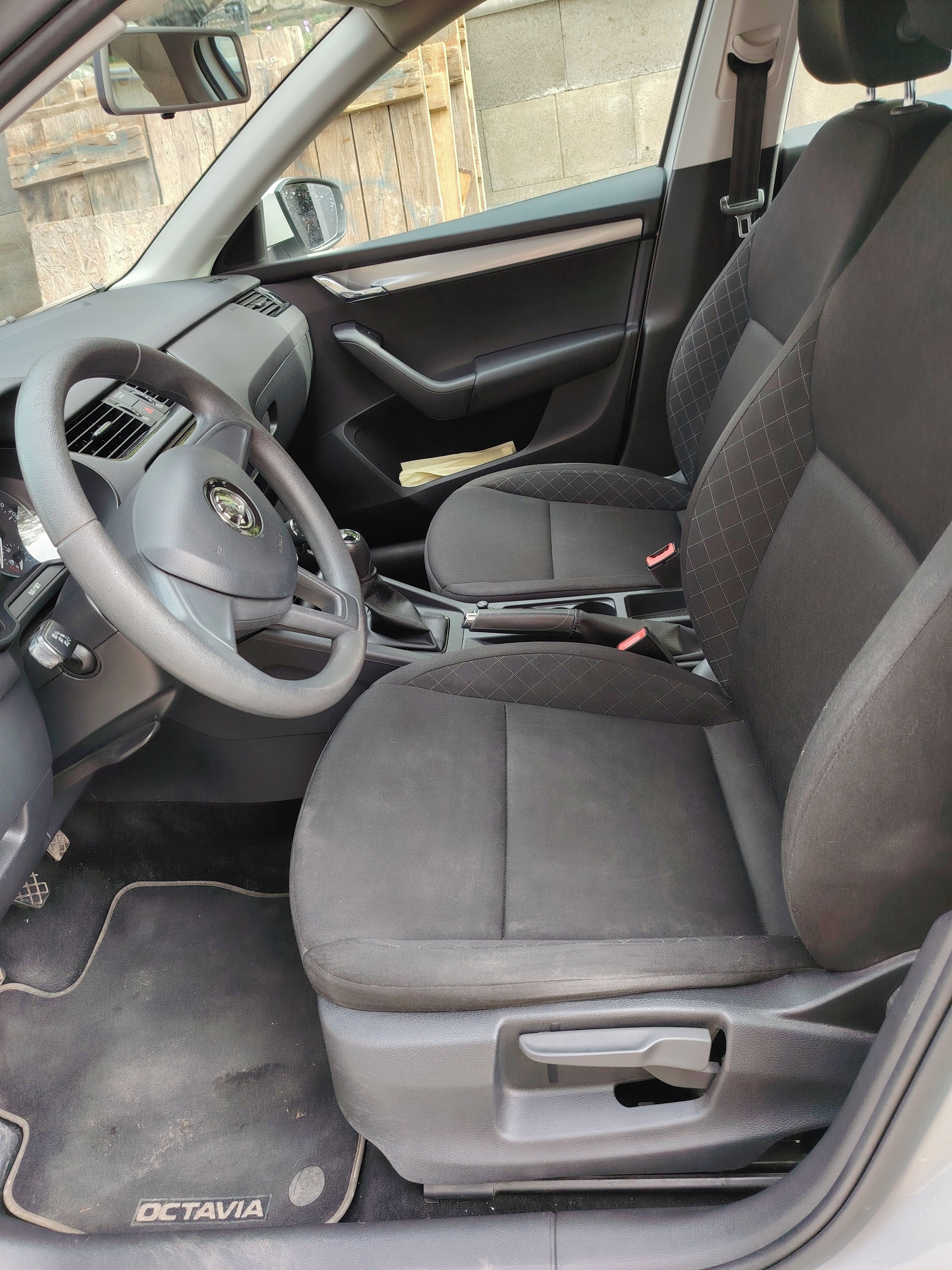 Škoda Octavia, 1.6 TDI 85kW velmi dobrý stav - fotka 5