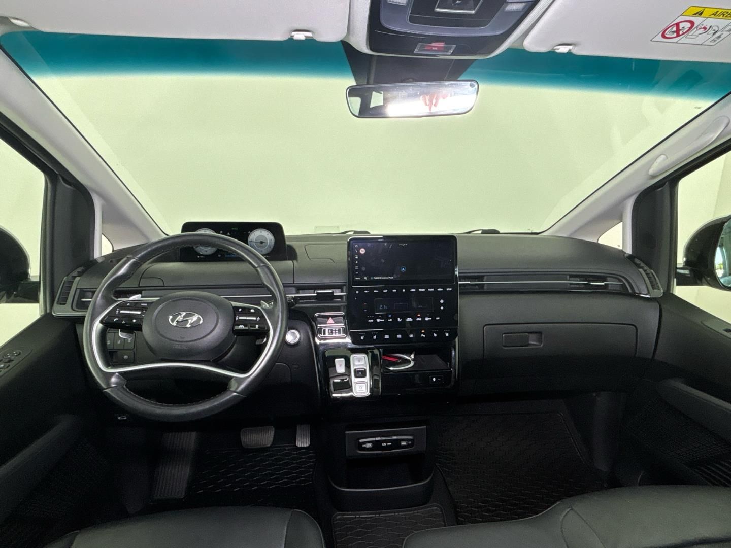 Hyundai Staria, 2.2 CRDi / 130 kW Tour 4x4 - fotka 5