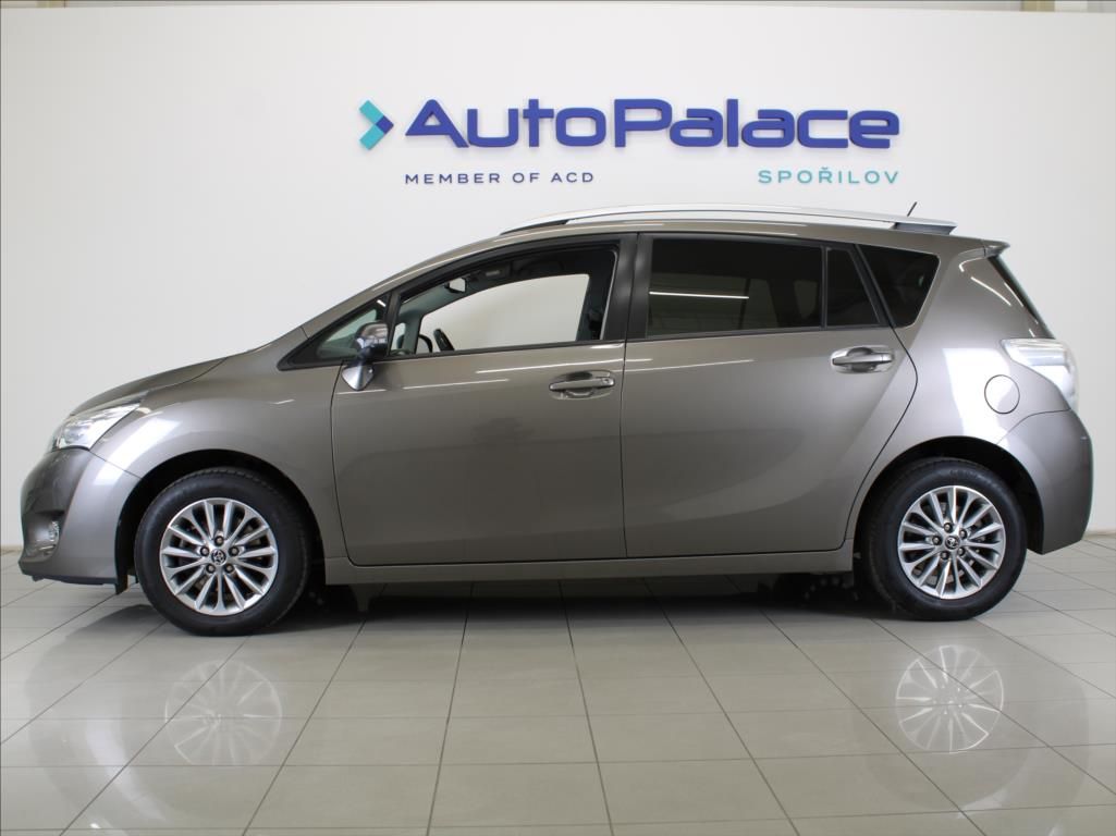 Toyota Verso, 1,8 VVT-i 108kW 2.maj.ČR - fotka 5