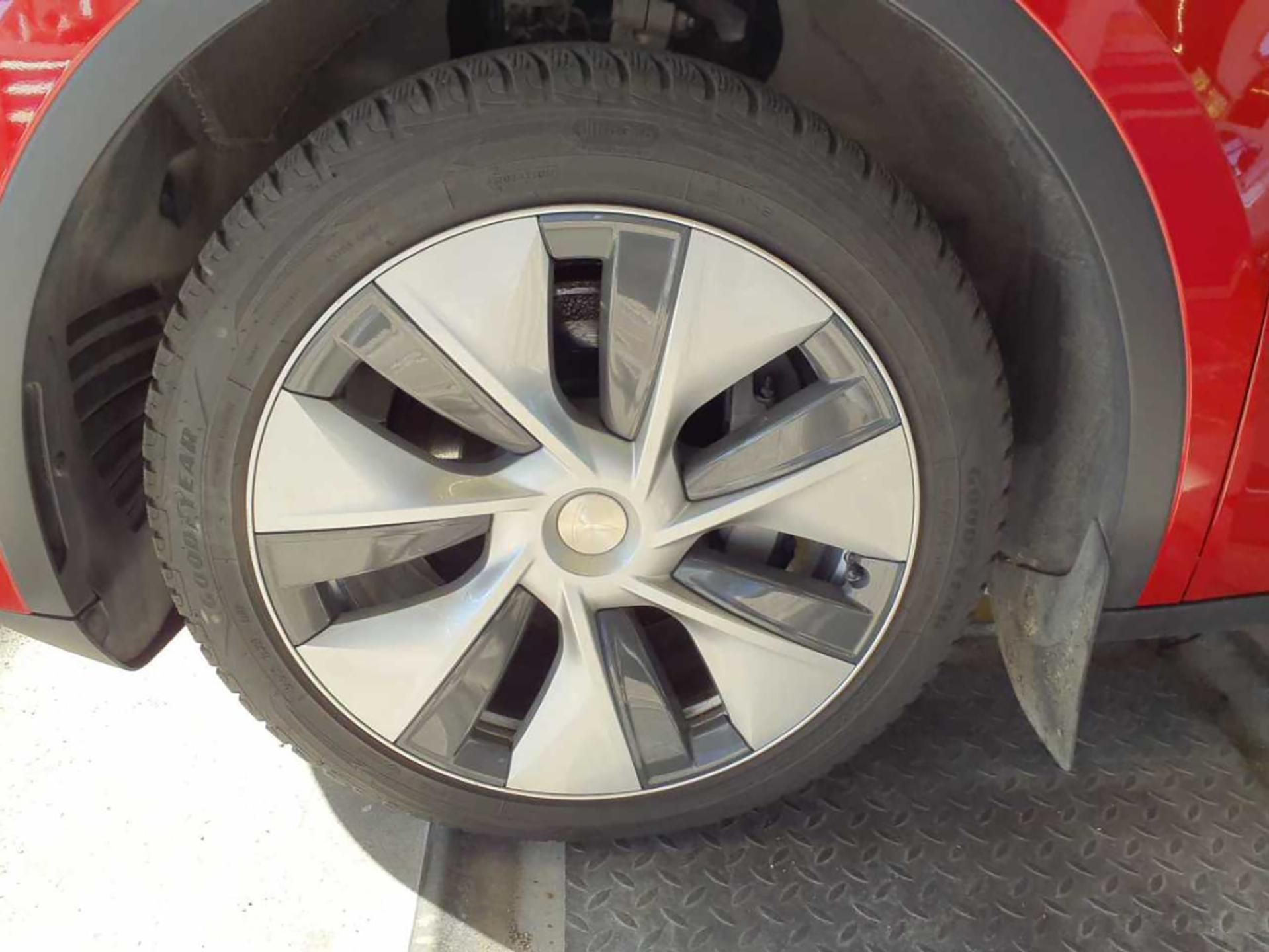 Tesla Model Y, RWD, LFP baterie, Tažné - fotka 6