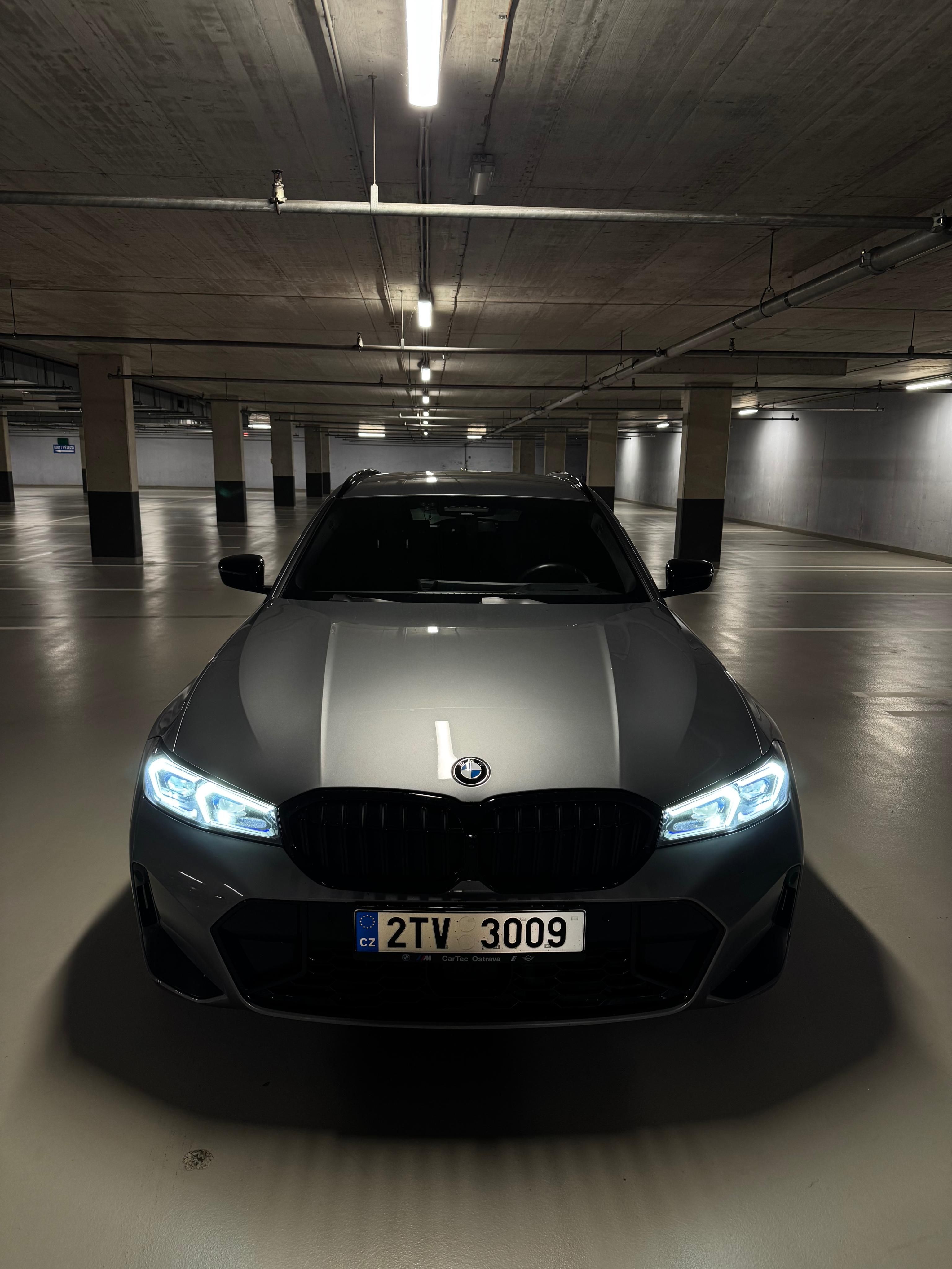 BMW Řada 3, BMW 330d xDrive Touring - fotka 2