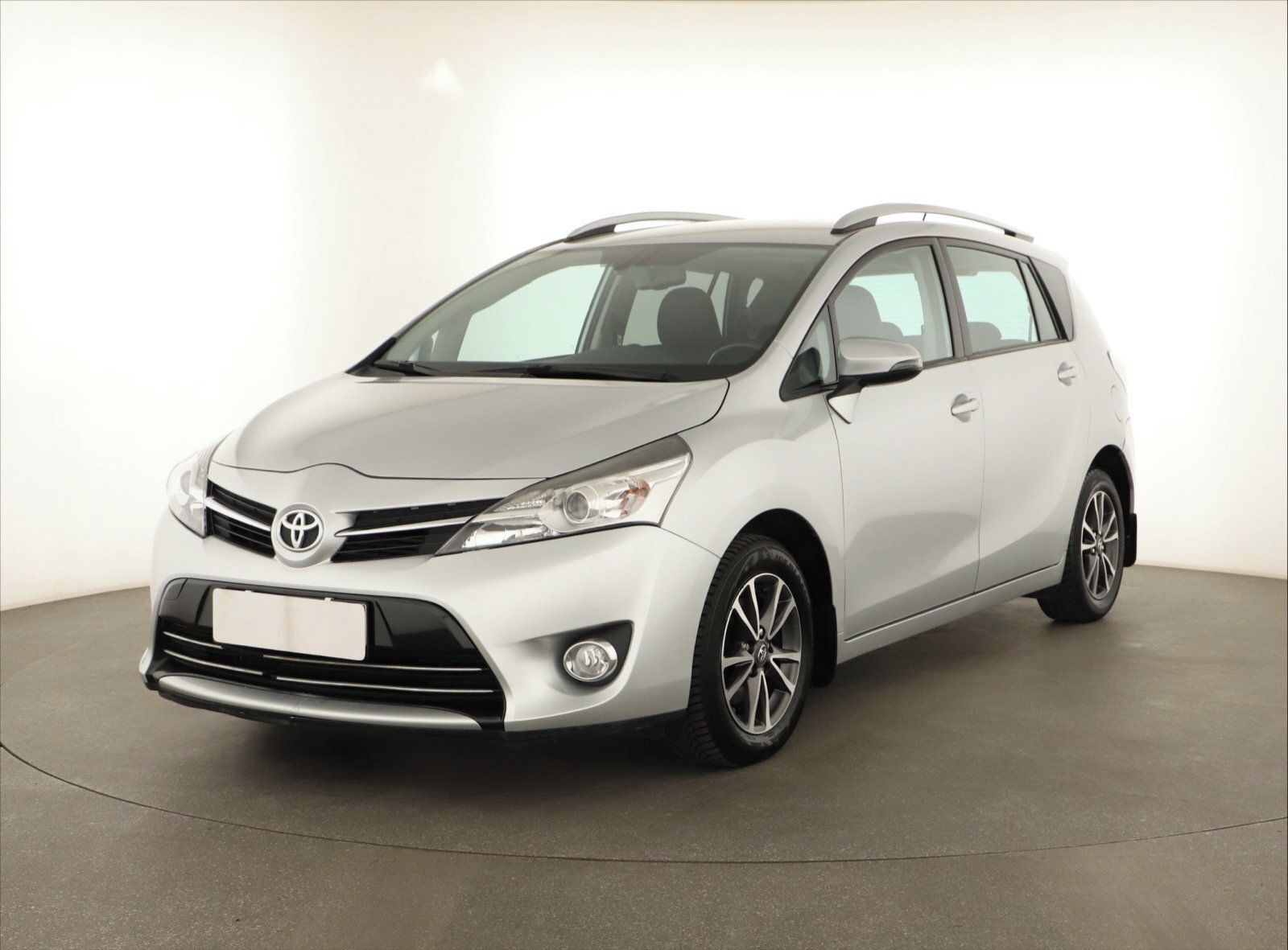 Toyota Verso, 1.6 D-4D, Automatická klima - fotka 2