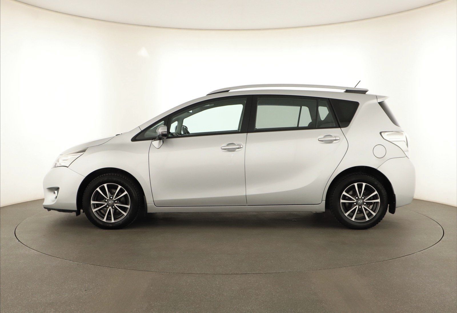 Toyota Verso, 1.6 D-4D, Automatická klima - fotka 3