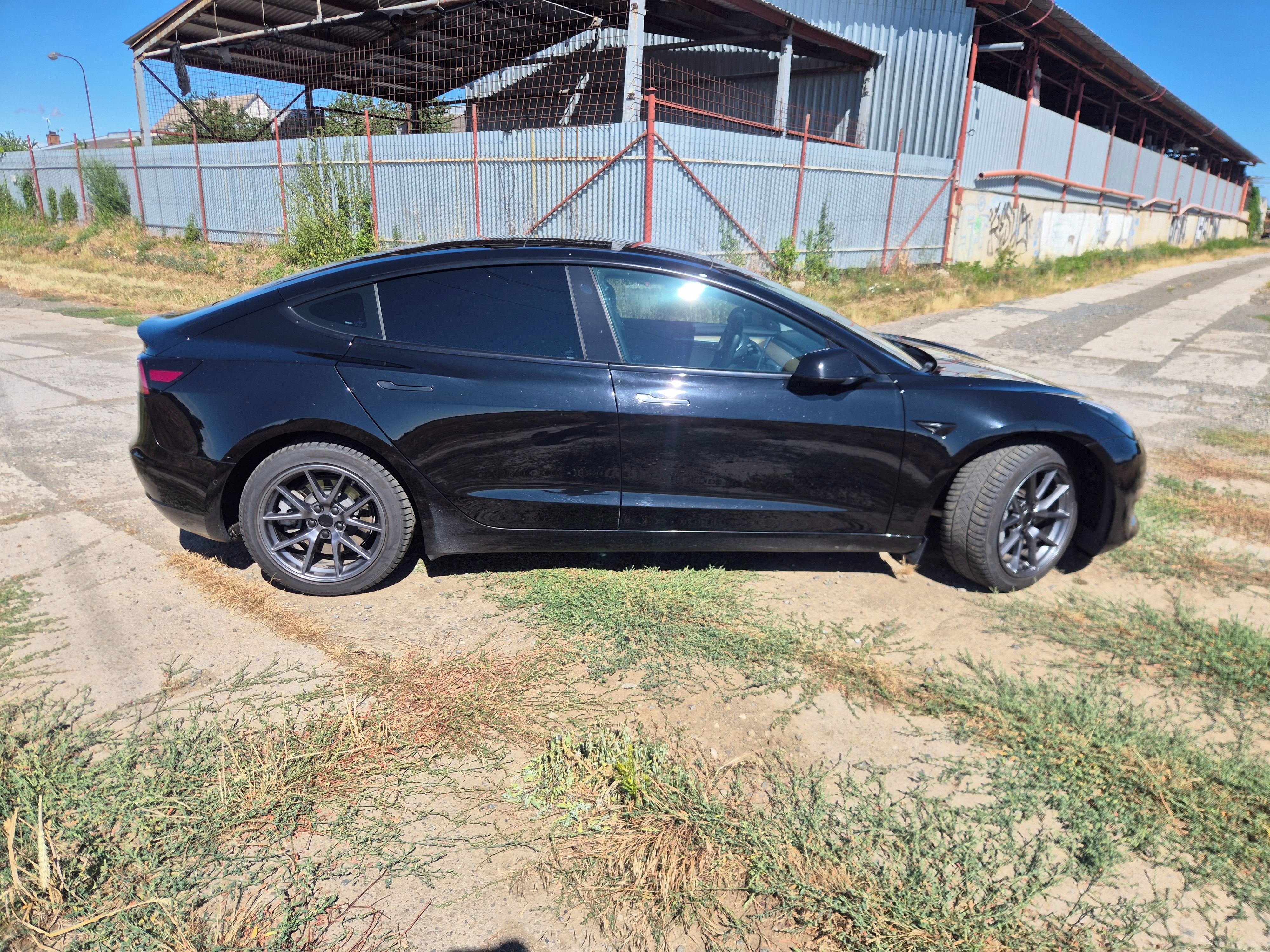 Tesla Model 3, LR AWD - fotka 3
