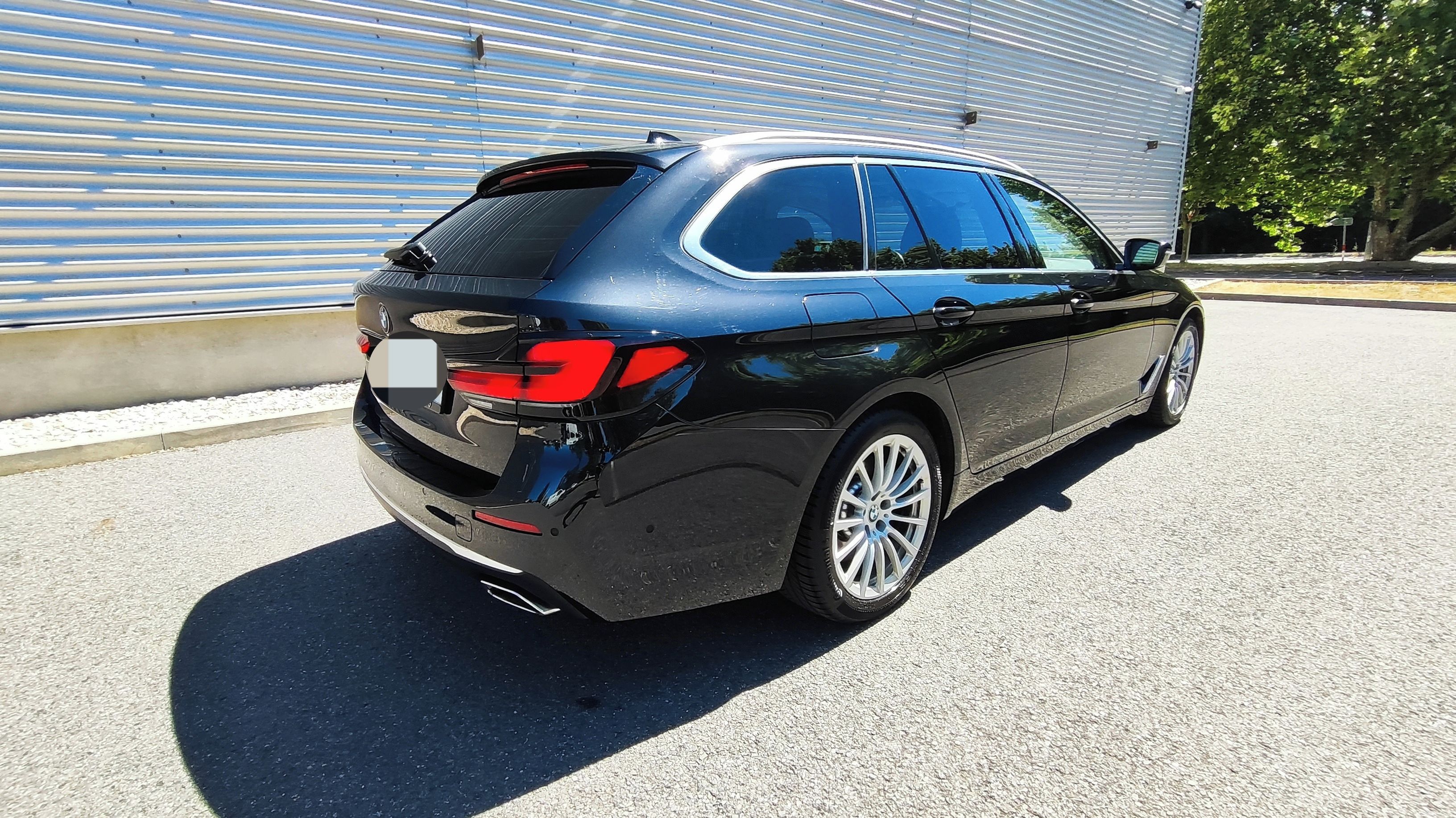 BMW Řada 5, 540d xDrive Touring - fotka 6