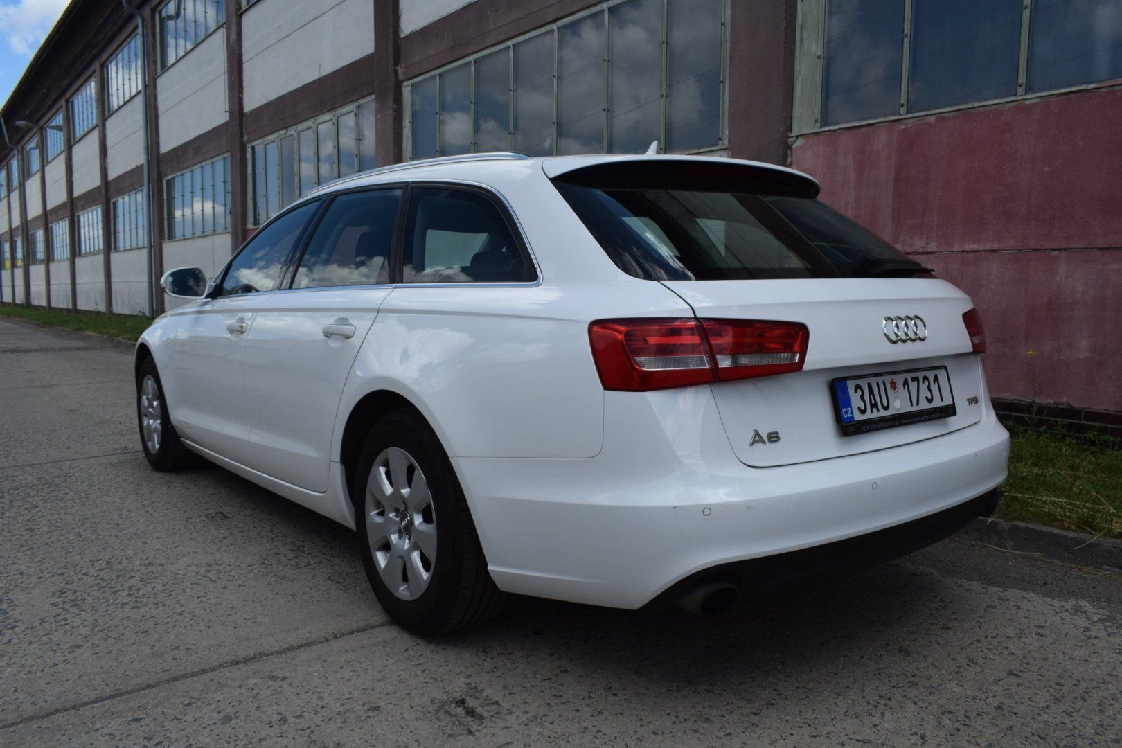 Audi A6, 1.maj.,serviska - fotka 3